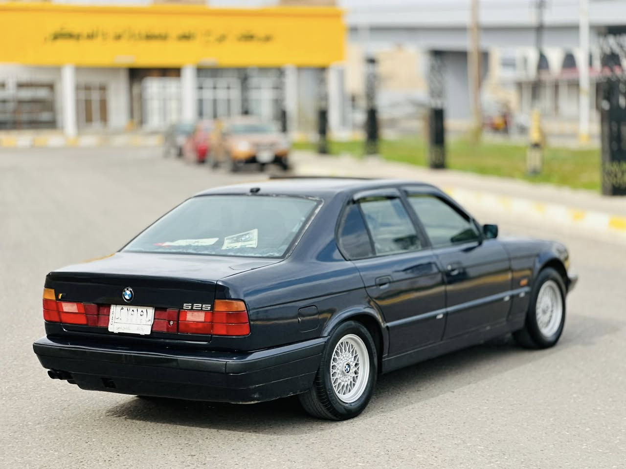 السلام عليكم للبيع بي ام موديل 1993 محرك مسكر شرط كير وتماتيك شرط صدر امامي خلفي جديد تخم تاير جديد سنتر لوك دبل يرباك بجم عريض تبريد ثلج 🧊تدفئه نار 🔥   سلايت طكتين داخل صاج مري منفصل ويل خليها السيارة صبغ عام جماليه بدون حادث فول نضافه بدون اي نقص السعر 63 وبيه مجال يرهم مروس حسب القناعه ***********
