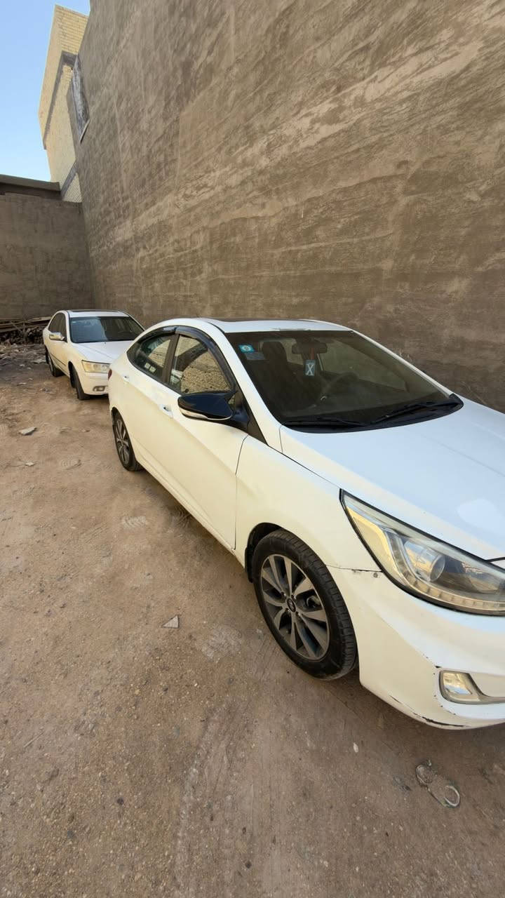 السلام عليكم
اكسنت 2015 خليجي بيها قطعه صبغ الجاملغ الايمن وبيها مكانين بارد

ماشيه 122

هزة جديدة السنويه جديده

كير ومكينه مكفولات 
 100 وبيهه مجال بسيط 

مكاني السيدية

***********
