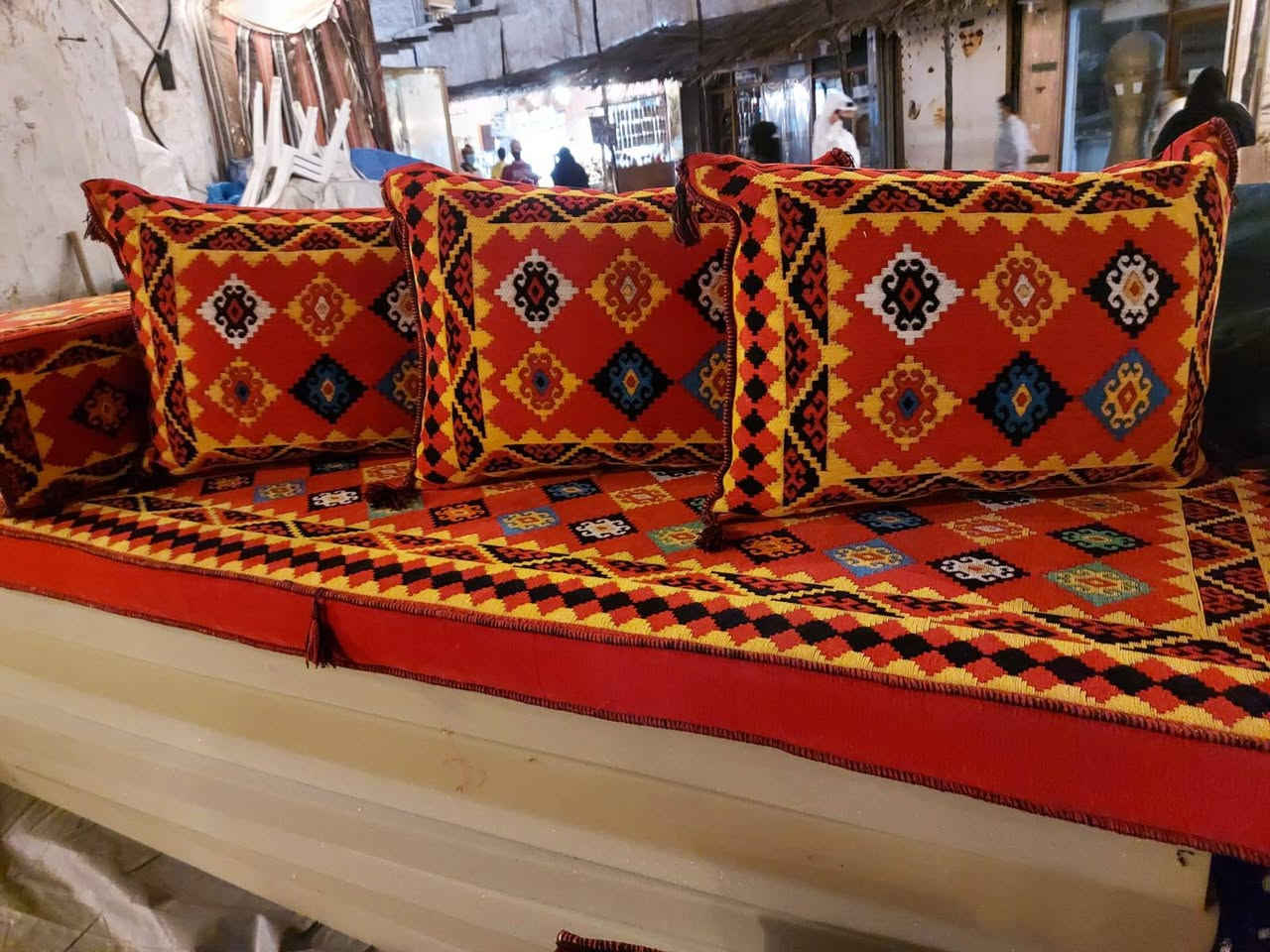 طقم عربي تركي  مقاس 200*70*50.  + 3مخدات + ركوه ونص
موجود كميه.   جمله فقط.   السعر. حسب الكميه للطقم


**إذا كنت صاحب هذا الإعلان وتريد حذفه لأي سبب، رجاءا أرسل رسالة إلى الدعم الفني**