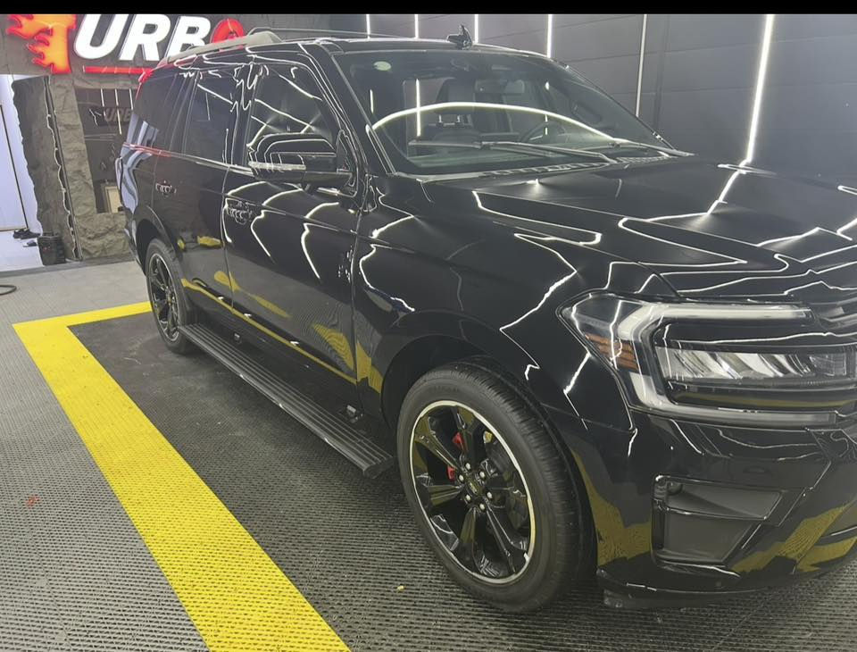 السلام عليكم
فورد اكسبديشن 2024 limited stealth 

وارد امريكي حادث امامي 

صبغ جاملغين وبنيد وبيها الروس مال شاصي بيهن تعديل وصبغ فقط روس الشاصي 

العربانه والحدادية بلاد مملعوب بيهن وشرط الفحص يعني الميزانية موس السيارة شاصيها سليم الروس مال الشاصي فقط قاعده للبدنه 

جاملغ السايق البلادي موجود عندي بي ضربات صغار اثنين موضحه بصور الحادث 

مكينة السيارة 3.5 توين تيربو 

ماشية 14 الف بعدها زيرو 

مواصفات السيارة فول 

بصمه تشغيل 

رادار امامي تفاعلي 

تحديد مسار 

رادارات جانبية 

ويل كب حجم 22 مميز 

كامرات 360 (4) كامرات

حساسات امامية وخلفية

4 ابواب بصمة

صندوق كهرباء 

كشنات جلد مطرز احمر 

شاشة حجم الكبير 

تدفئه تبريد كشنات امامية 

تدفئه كشنات خلفية

جميع الكشنات كهرباء 

عدادات دجتل 

دوسات كهرباء

ستيرن كهرباء

ميموري 3 وضعيات 

سقف بانوراما 

كشنات vip منفصل 

جميع الجامات اوتو 

لايت led 

بك لايت led

وبقية المواصفات المعروفة 

سعر السيارة 335 ورقة وبيها مجال 

للاستفسار الاتصال على الرقم او واتساب 

***********
