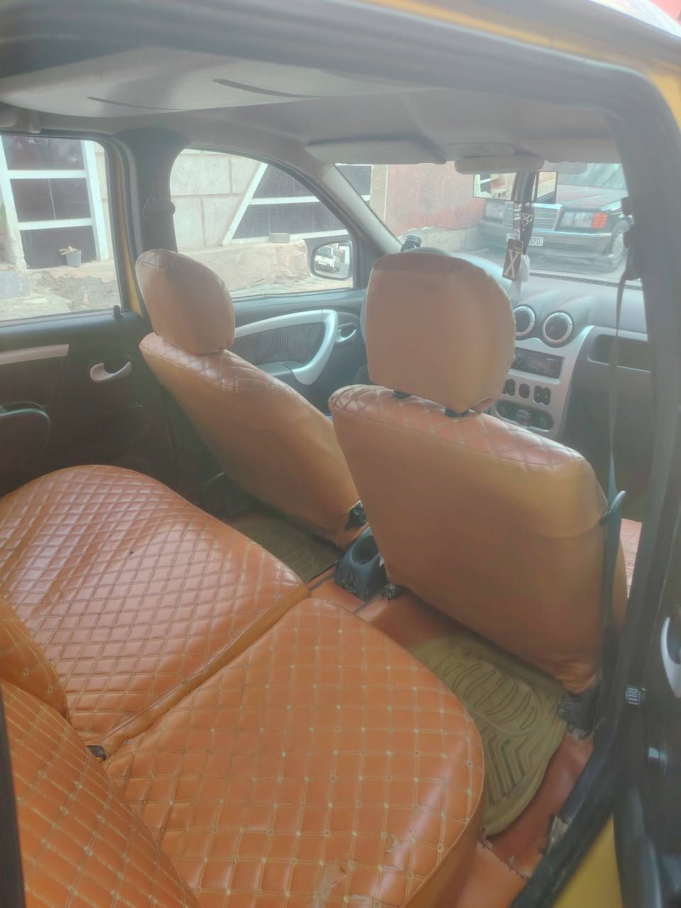 رينو لوكان 7راكب 2010 كير محرك صدر جديد تبريد شغال بأسمي مصفره هيئه وغرامات داخله هزه سنويه لل 30 رقم بغداد انكليزي .. سياره كامله ماتصرف عليها دينار
مكاني بغداد الشعب   سعر 55 ورقه
 ***********
