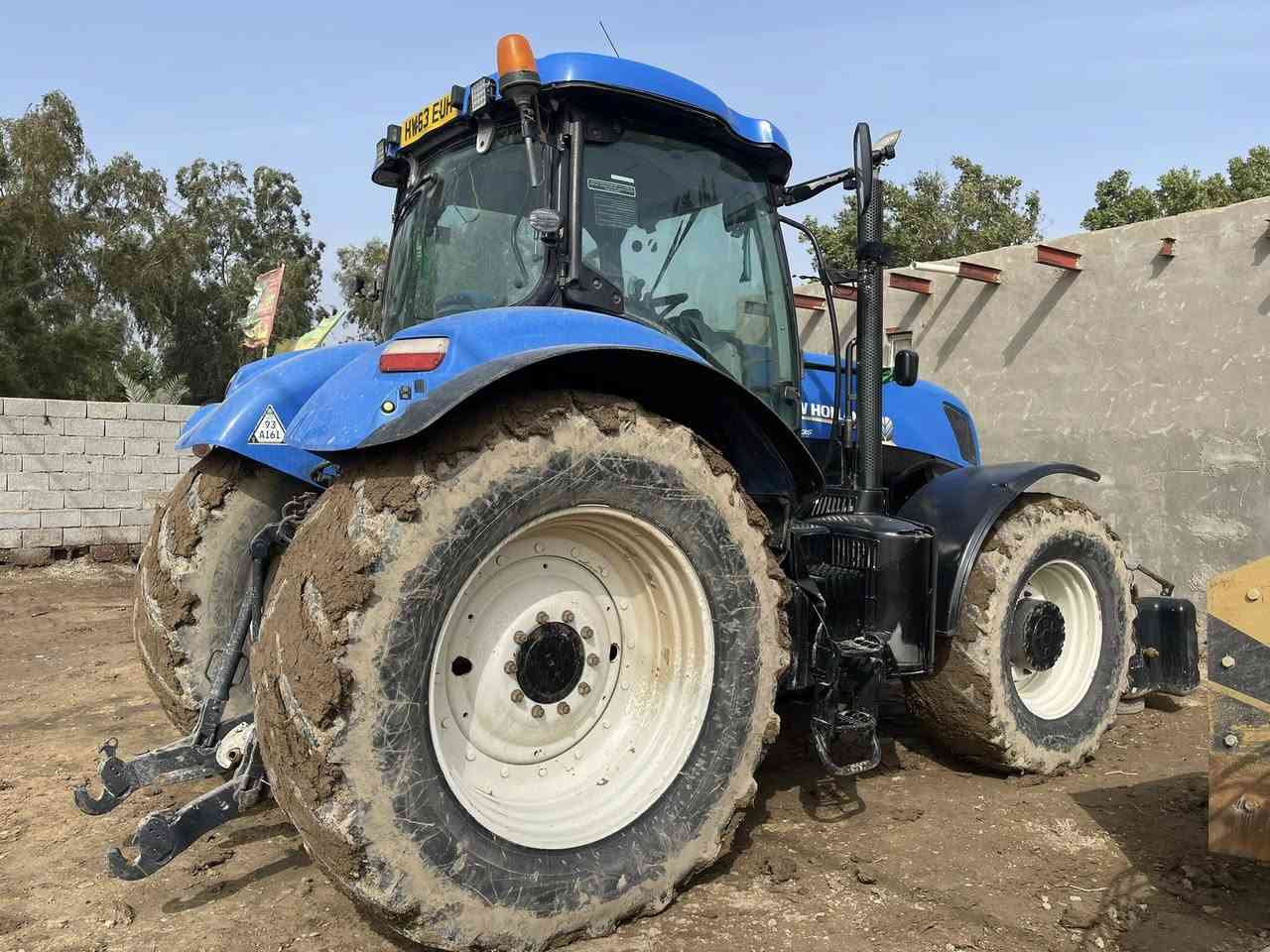 السلام عليكم مكينه للبيع حجم 235مديل 2014 مكفوله كفاله عامه مراوس حسب القناعه ترهم الاستفسار اكثر اتصل ***********
