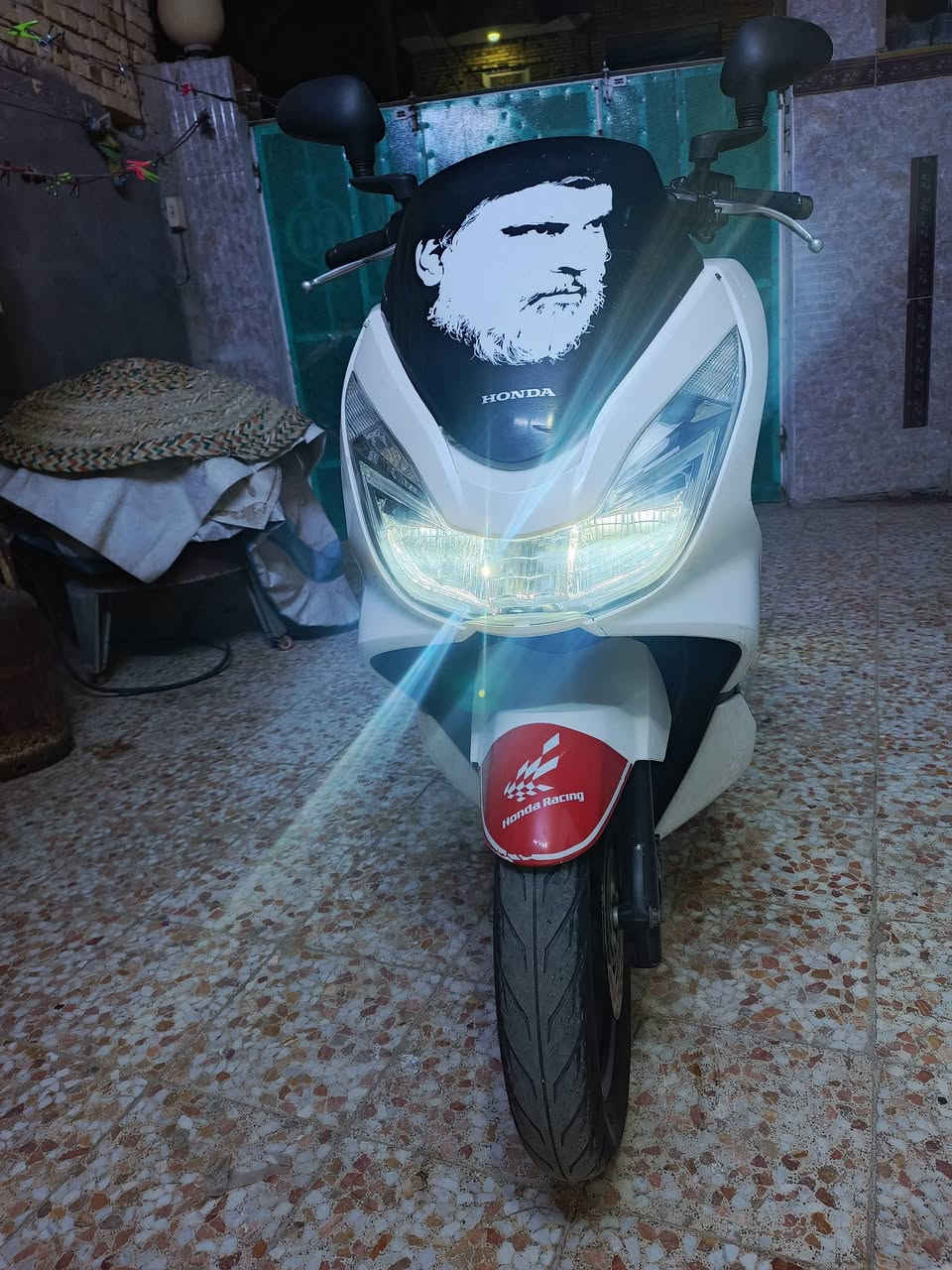 دراجه للبيع pcx ياباني اصلي الجيل الثاني موديل 2018 مكفوله وجاهزه من كلشي السعر مليون ونص وبيهه مجال ***********
