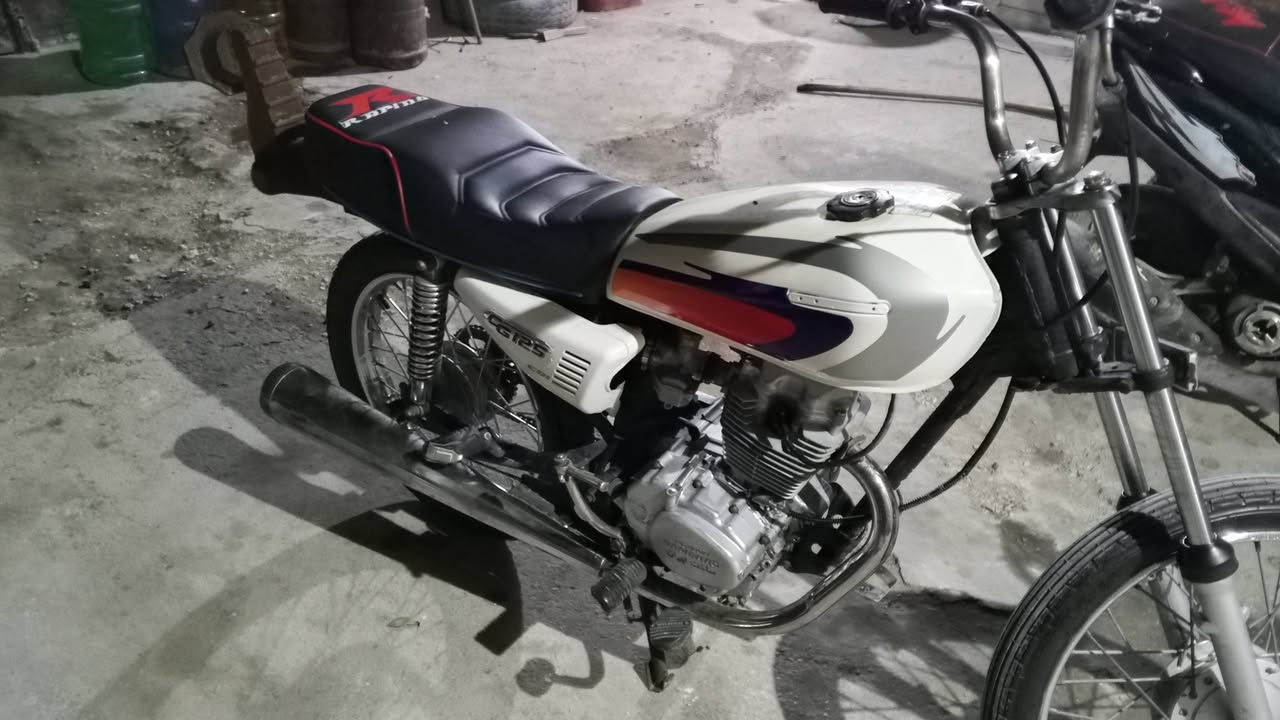 السلام عليكم
سيجي تايكر للبيع بيها جبنه جهة النمرر
بيها صوت قليل 
دراجه باقي نضيفه تايرات جدد ويلاه جدد
السعرر 200وبيها مجال 
مكان كربلاء لامن الداخلي 
***********
