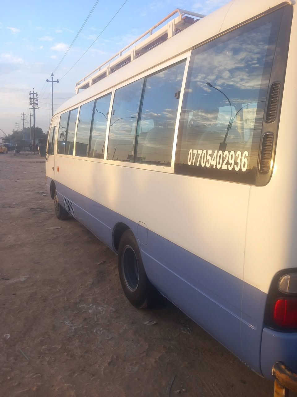 السلام عليكم كوستر للبيع ٢٠٠٩ بيهه قطعتين صبغ صغار والباقي كفاله. فاتح اربع وياله تدفئه وتبريد كله جديد مكينه وكير واكسل وحداديه كفاله مدوشمه ونايلون قلاب استاركس. سله وحاكيه بلادي سيبايه ودرع ودرج كاملات .... سعرها ٢٦٠ وبيهه قليل للشراي  مكانهه بغدا***********
