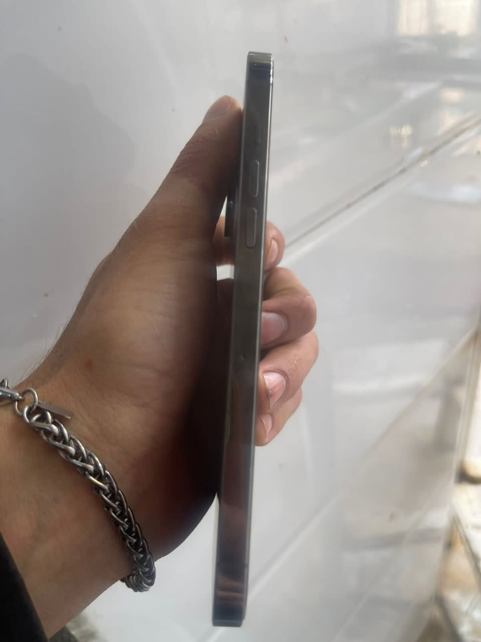 سلام عليكم  12برو ماكس ذاكره 256جهاز نظيف ومامفتوح بلادي بطاريه 77جهاز حلو مآبي اي شي والبطاريه حلوه ميخفظ شحن يطول سعر 450وبي مجال لاستفسار واتساب ***********
