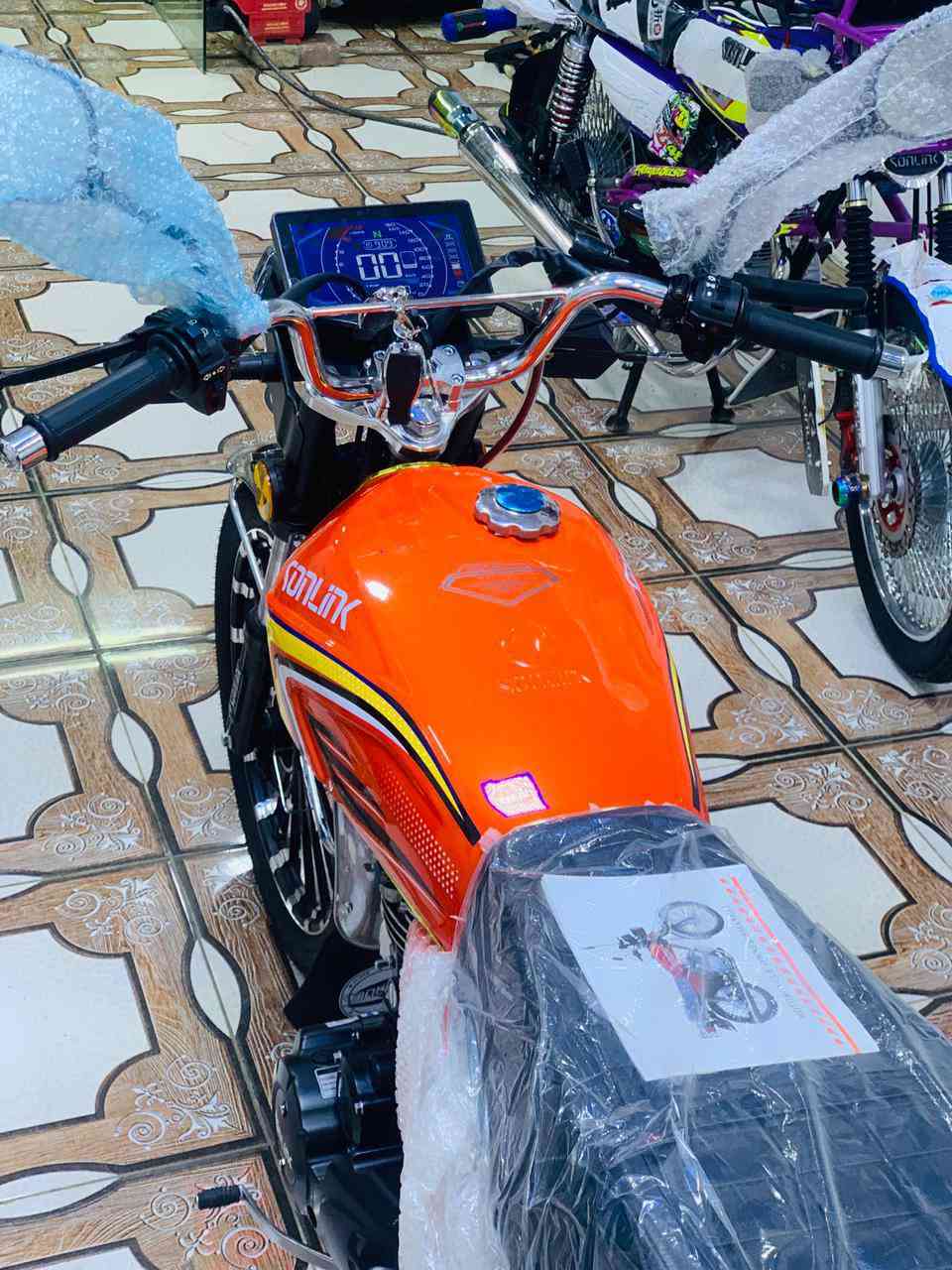 على بركة الله تم وصول دراجات سيفان سولنك الاصلي الضمان سبع اختام . 
1_ سيفان سولنك الاصلي الضمان محرك 200 cpf ضاغطة وزنجيل. 
2 _ سيفان سولنك الاصلي الضمان محرك 200cc جواكيج .
3 _ سيفان سولنك الاصلي الضمان محرك 150 cc جواكيج .
4 _ تايكر  4 كير سونك الاصلي الضمان  محرك 125cc .

بيع نقد + اقساط لحاملي بطاقة ماستر كارد 
 
( جميع الالوان متوفرة ) 

معرض محمد الشمري العنوان : الرمادي التأميم شارع النخيل قرب جسر الحوز مجاور شارع 30 او مخبز الشام  

***********
