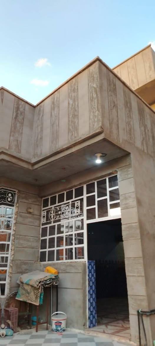 يوجد بيت للبيع
المساحة 300
غير طابو ولكن مسجل عند البلدية بسند اصولي
بيت ذو طابقين
يتكون من ثلاث غرف نوم
هول +  استقبال 
مطبخ حار وبارد
صحيات داخلية وخارجية
كراج كبير
عنوان البيت 
حديثة/  الحقلانية - منطقة البزون
السعر المطلوب 61 مليون وبي مجال رقم الاتصال ***********
