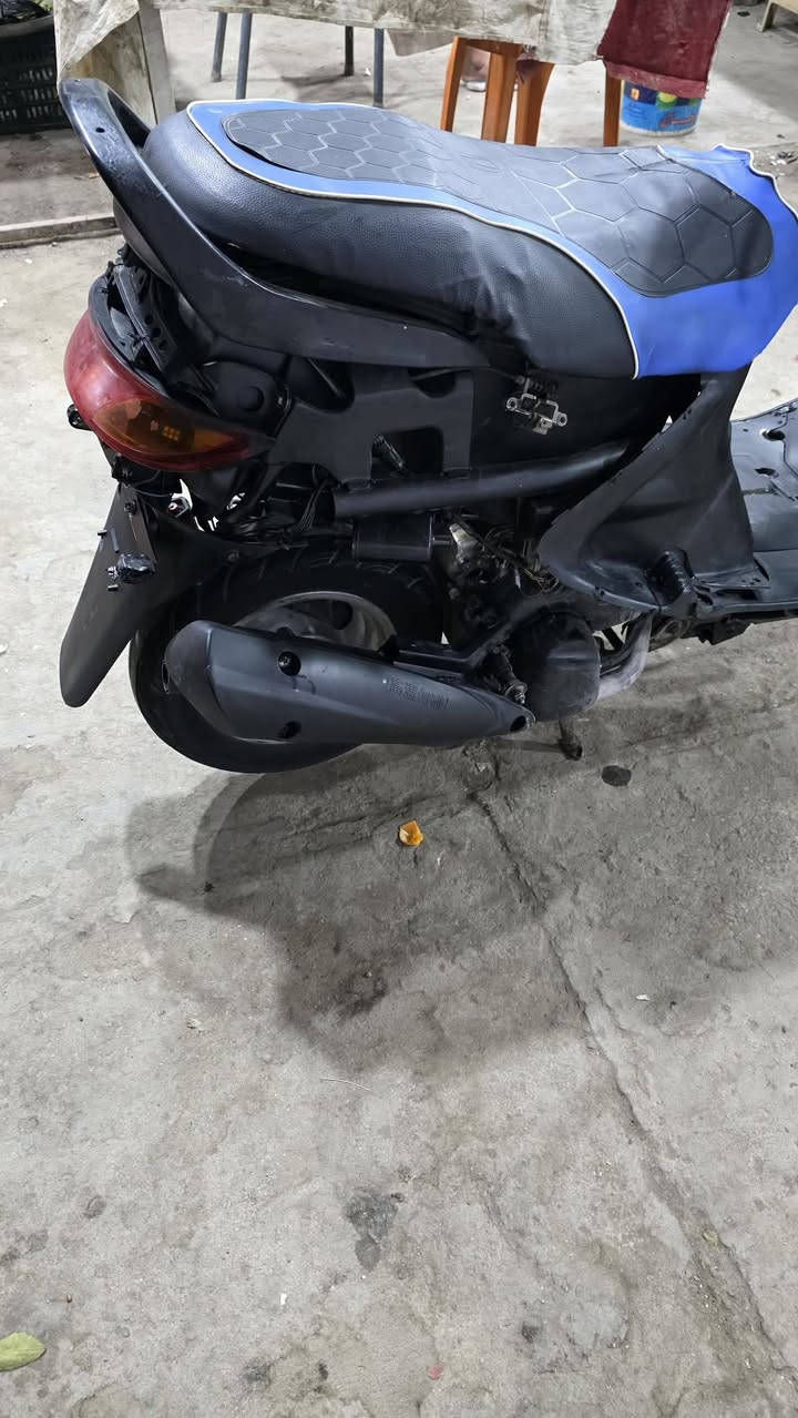 للبيع دراجه بسعر مناسب كلشي شغال بيه كفراته موجوده الشراي يجي خاص أو يتصل ***********
