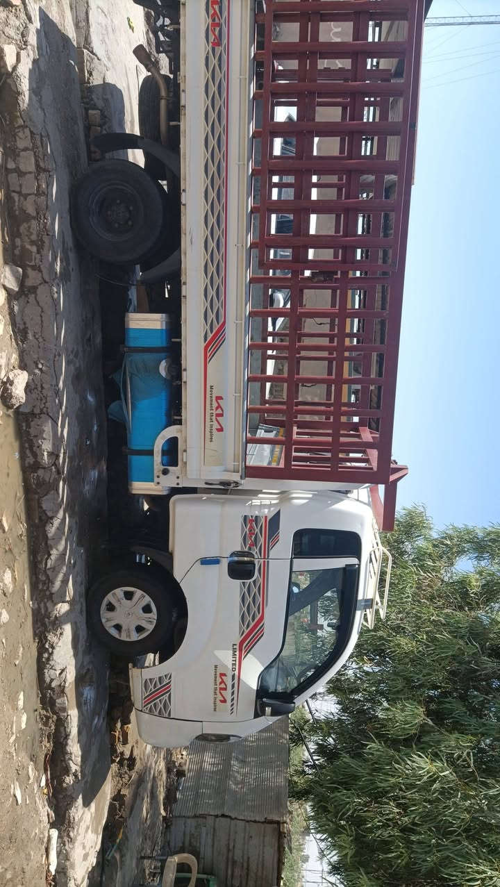 سياره موديل 2018 كفاله عامه بس بنيد مبدل ما معوره ابد بس بانيتها مبدل مكاني بالديوانيه***********
