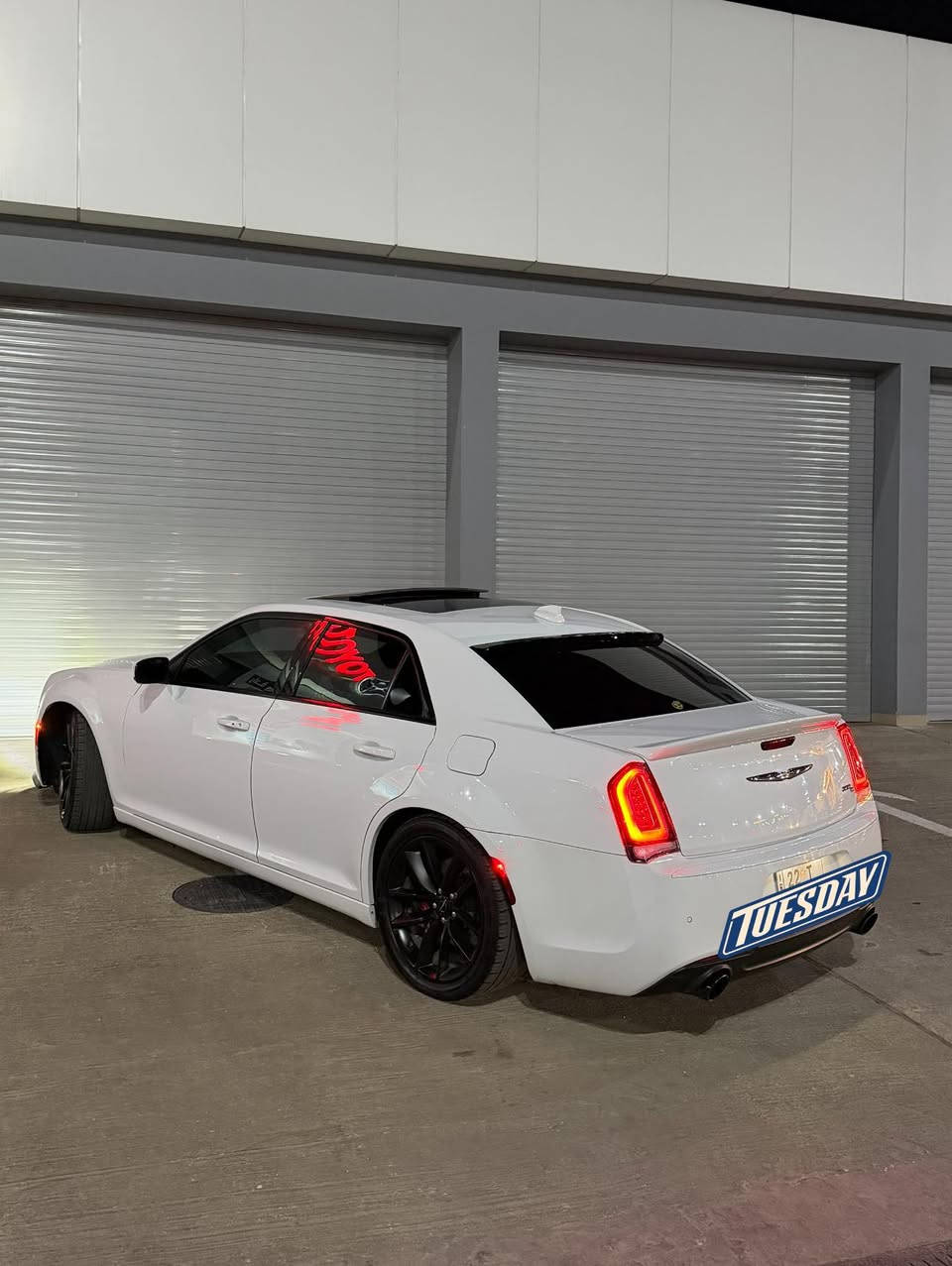 السلام عليكم  للبيع
300C last call 2023 6.4L
السيارة ٢٠٠٠ قطعة بالعالم محرك ٨ سلندر SRT
السيارة فول مواصفات  
رادارات جانبي وامامي 
كشنات مختمة 
بنوراما 
ستيرن كهرباء 
اعلى فئه
بدون ايرباك بدون شواصي بدون لغود 
ماشي ١٣ الف 
مكاني كرادة 
للاستفسار ***********
