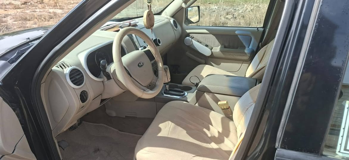 السلام عليكم للبيع فورد اكسبلور مكفوله موديل ٢٠٠٧ رقم اربيل ماشيه ١٨٠الف استخدام شخصي جاهزة وجديده بمعنى الكلمه بدون اي نقص موجوده بلحلة معروضه ١١٥ بيها مجال قليل 
للأستفســـــــار ***********
