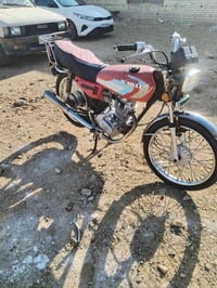 دراجه للبيع نامه ٤٠٠ وبيها مجال ٠٧٨٧١٣٠٦٦٥٠