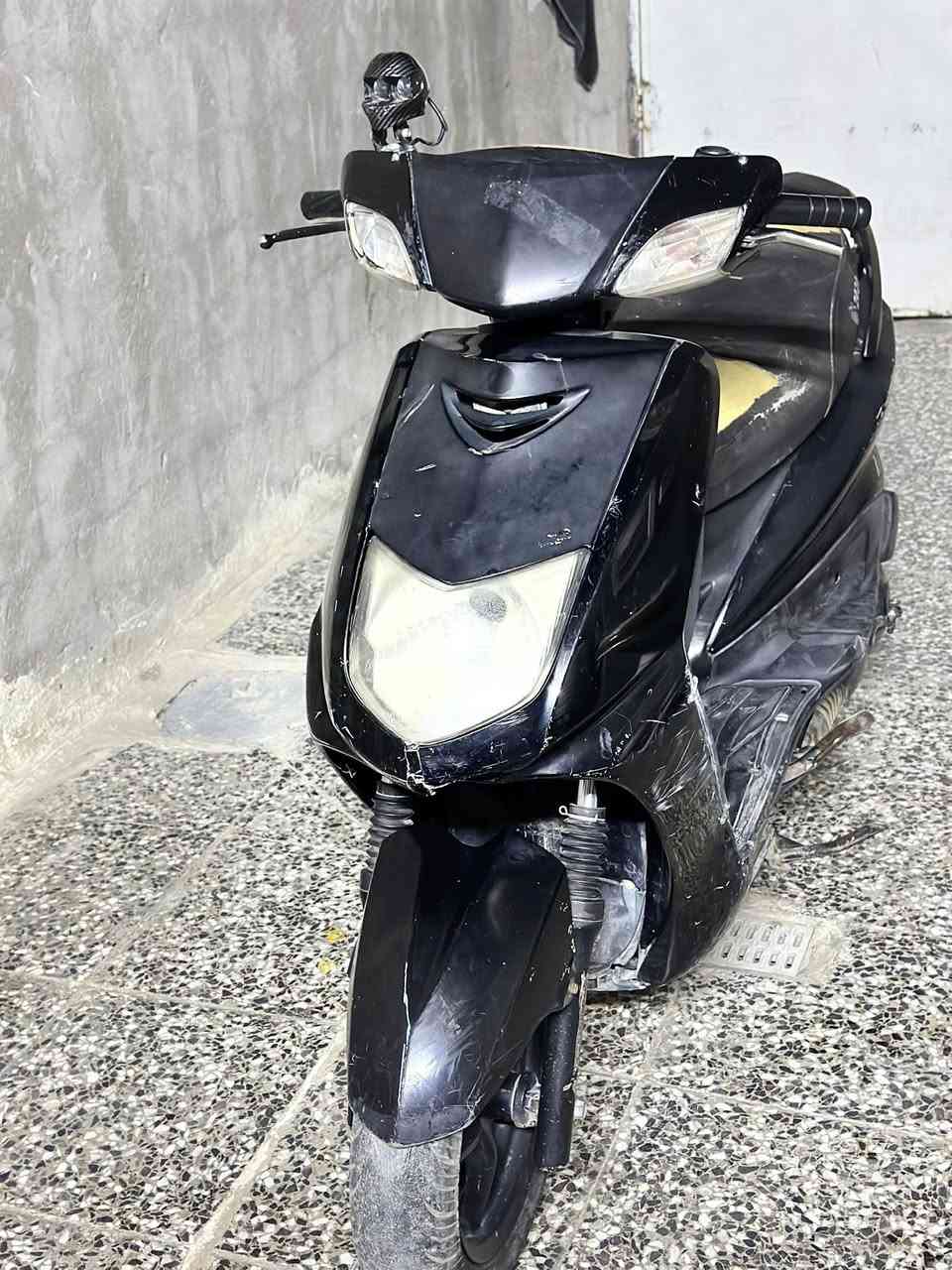 سلام عليكم  سكنس نثيه البيع ياباني 110 محرك جديد مبدله بس مفتوح بدل بي بس زنجيل
الدراجه عوزه شوي ترتيب خاص ما متواجد 
الرقم ***********
