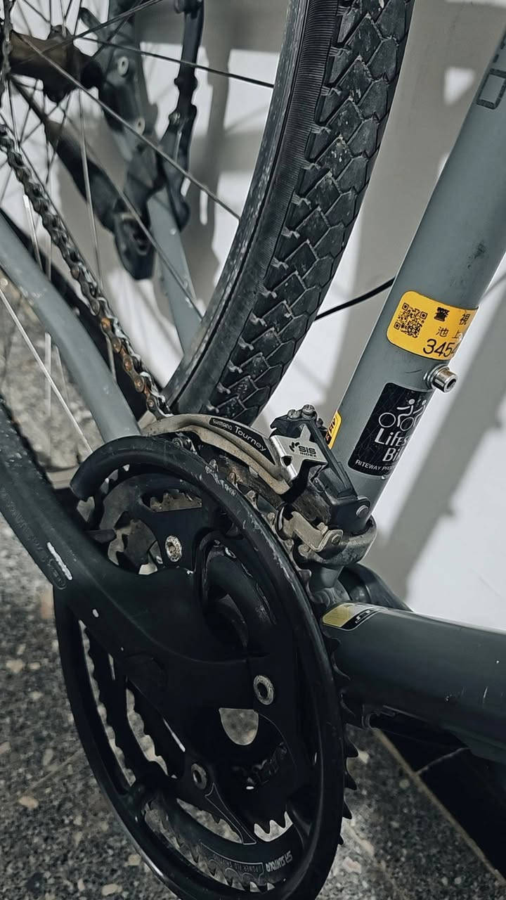 السلام عليكم
دراجة هوائية ماركة GT 🚲 
بالة حاوية غير مستعمل بلعراق💯 

حجم 28 -c700 قياس S
حجم التايرات 700x38🛞 
وايرات دفن
سرج وستيرن ورگبة GT
بريكات طوگ وترهم دسك 
المعدن المنيوم نظافة 90‎%
السستم شيمانو بالكامل 8/3 بدون اي نقص 

السعر 210 الف

الدورة 
للاستفسار الاتصال ***********
