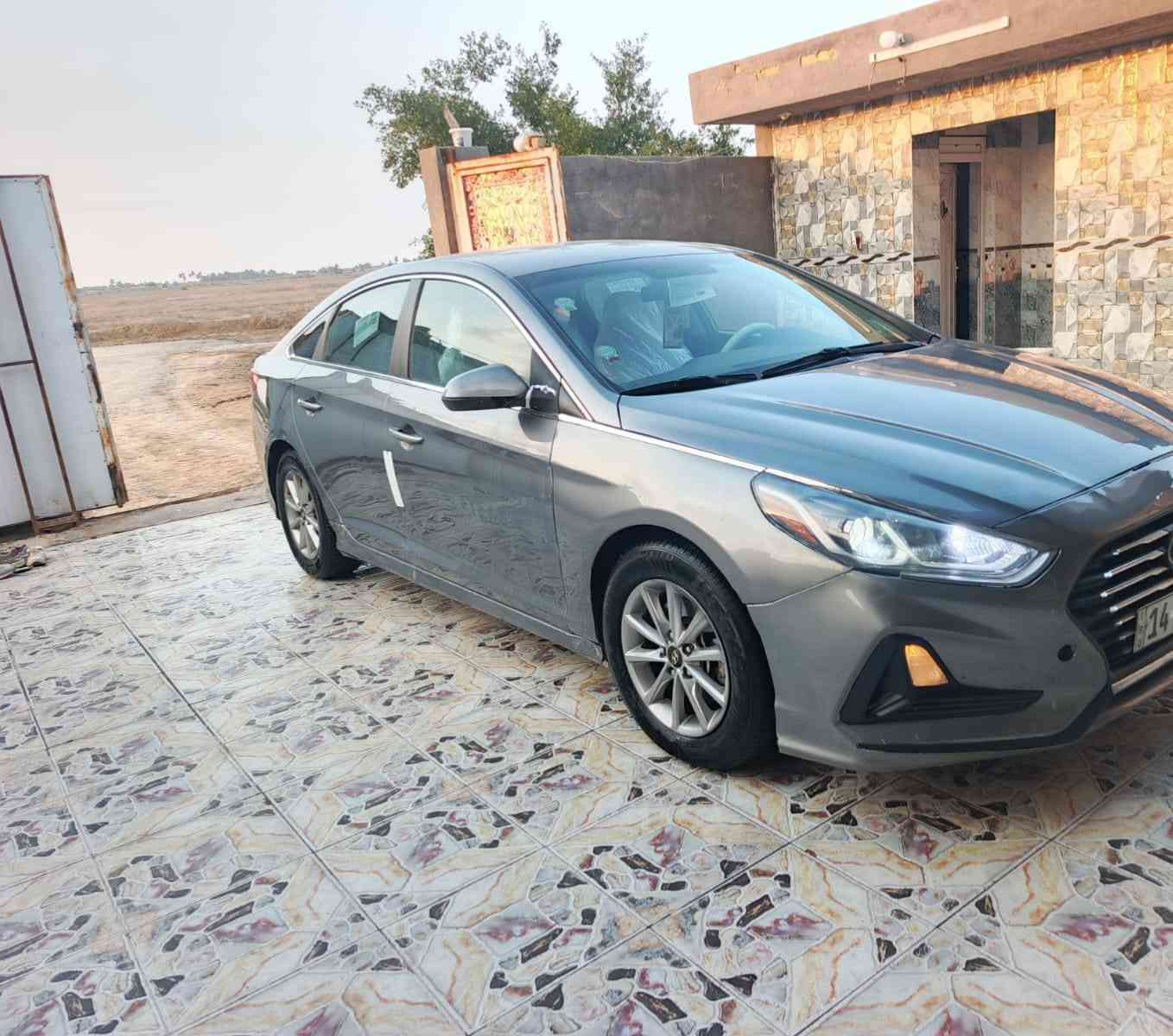 هونداي سوناتا موديل 2019 رقم بصره دولي حره تحويل ثاني يوم سنويه مجدده 28 مشروع وطني وارد امريكي ضربته بنيد وجاملغ فقط بدون ضربه داخليه بيه رشات صبغ قليل مكينه 2400 مكينه وكير وتبريد وحداديه وتخم تايرات كله مكفول سياره جاهزه مال جناي بمعنه الكلمه ماشيه 90  مواصفات تحكم ستيرن شاره بل مرايه شاشه كبيره كامره دسك خلفي وأمامي ويل كب مكان سياره ناصريه سعر 117 بيه مجال قليل رقم الهاتف *********** أنه مكلف بل نشر خابر راعيه بيك خير وتدلل
