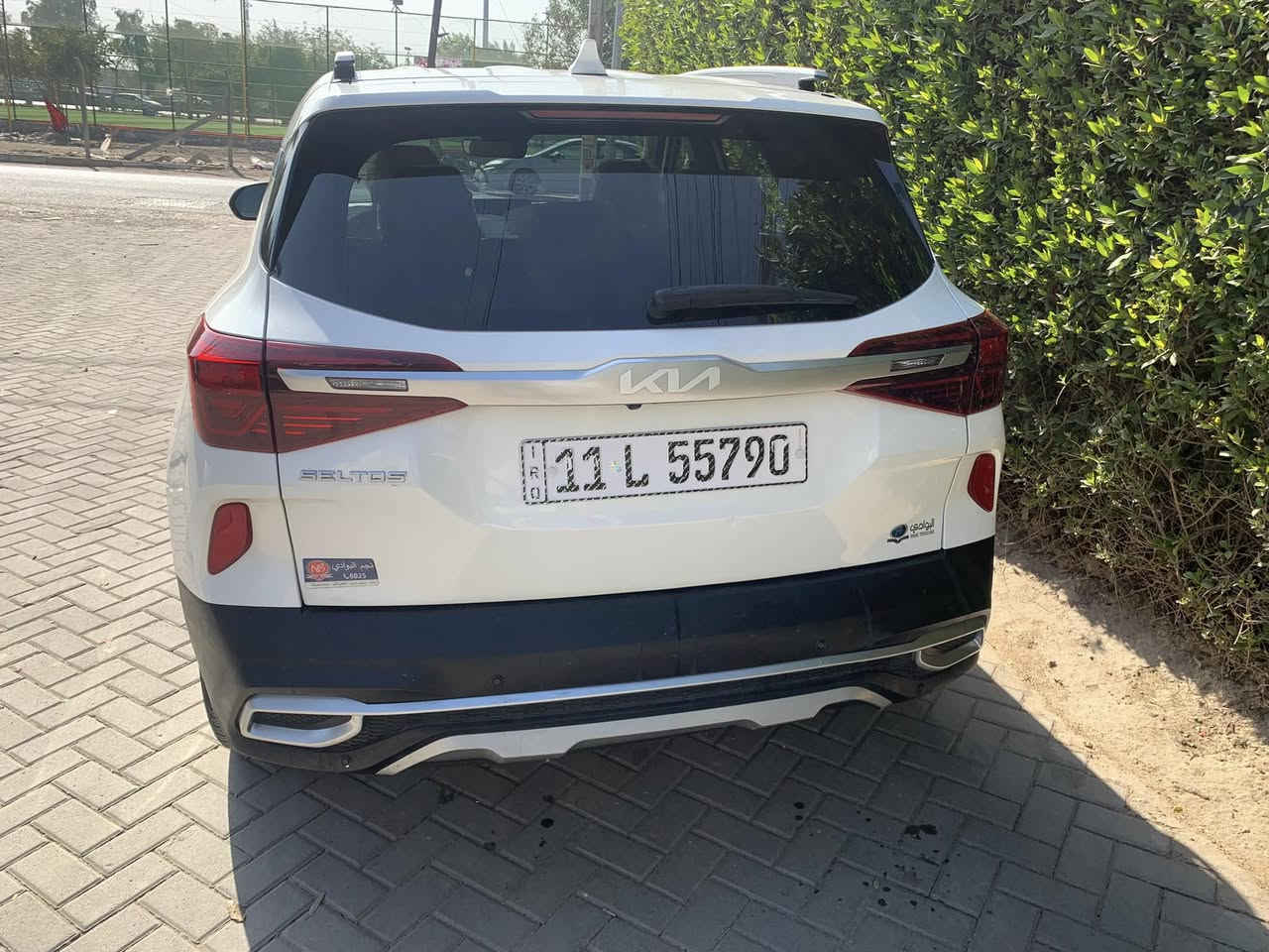 سيارة سيلتوز 2023 لون ابيض .. فول مواصفات رقم بغداد وارد امريكي.. نظيفة جداً ( بحالة الزيرو ) 4 سلندر وحجم المحرك 2000 دوش .. كشنات جلد ابيض ملكي ومغلفة تغليف جلد اصلي .. 
فتحتة سقف سلايد رووف 
بصمة تشغيل ، بصمة ابواب ، بصمة صندوق 
لد نهاري ، تحكم بشدة و اتجاه اللايت 
بروجكترات امامية ، انارة داخلية لمس
توقف ذاتي ، تشغيل عن بعد ، تنبيه الخروج عن المسار ، تحكم بحساسات التشغيل والاطفاء و التوقف الذاتي 
فول تحكم ستيرن، اشارات جانبية بالمرايا ، مرايا كهرباء 
مود درايڤ قيادة متعددة ( انماط قيادة متعددة ) 
نظام مانع انحدار ، مانع انزلاق 
شاشة لمس ذكية بالايعازات المتعددة الناطقة عالية الدقة 
‏GPS , خرائط waze ، apple carplay , auto android 
رادار امامي و خلفي وجانبي ( 360 درجة )
مخرج طاقة امامي وخلفي 
تبريد امامي وخلفي ( قطعتين ) 
كاميرا امامي و خلفي 
حساسات امامي وخلفي 
4 ويل 
كرسي السايق كهرباء 
تدفئة كشنات 
بالاضافة الى مواصفات اخرى كثيرة 
السيارة بحالة الوكالة جديدة ونظيفة جداً داخل وخارج ، عزم وعزل عالي جداً حادث بسيط ( قبغ صندوق ) ماشية 26 
السعر:  205 $ دولار 
للاستفسار: ***********  ( متوفر واتساب )
