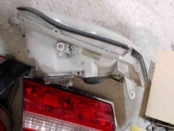 السلام عليكم شباب ليتات ملكه ابو عيون حاويه شرط لا مفتوح ولا مكسر ولا مبدل جام ليتات ناصي زنون بلادي عالي اصفر مراوس بلايتات كرستال فقط مكاني نجف ونتراهم
