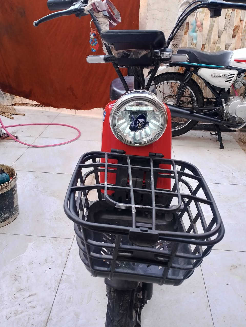 سلام عليكم دراجه شحن للبيع سعر 300 الف وبيه مجال ناصرية مركز حي التضحية ***********

