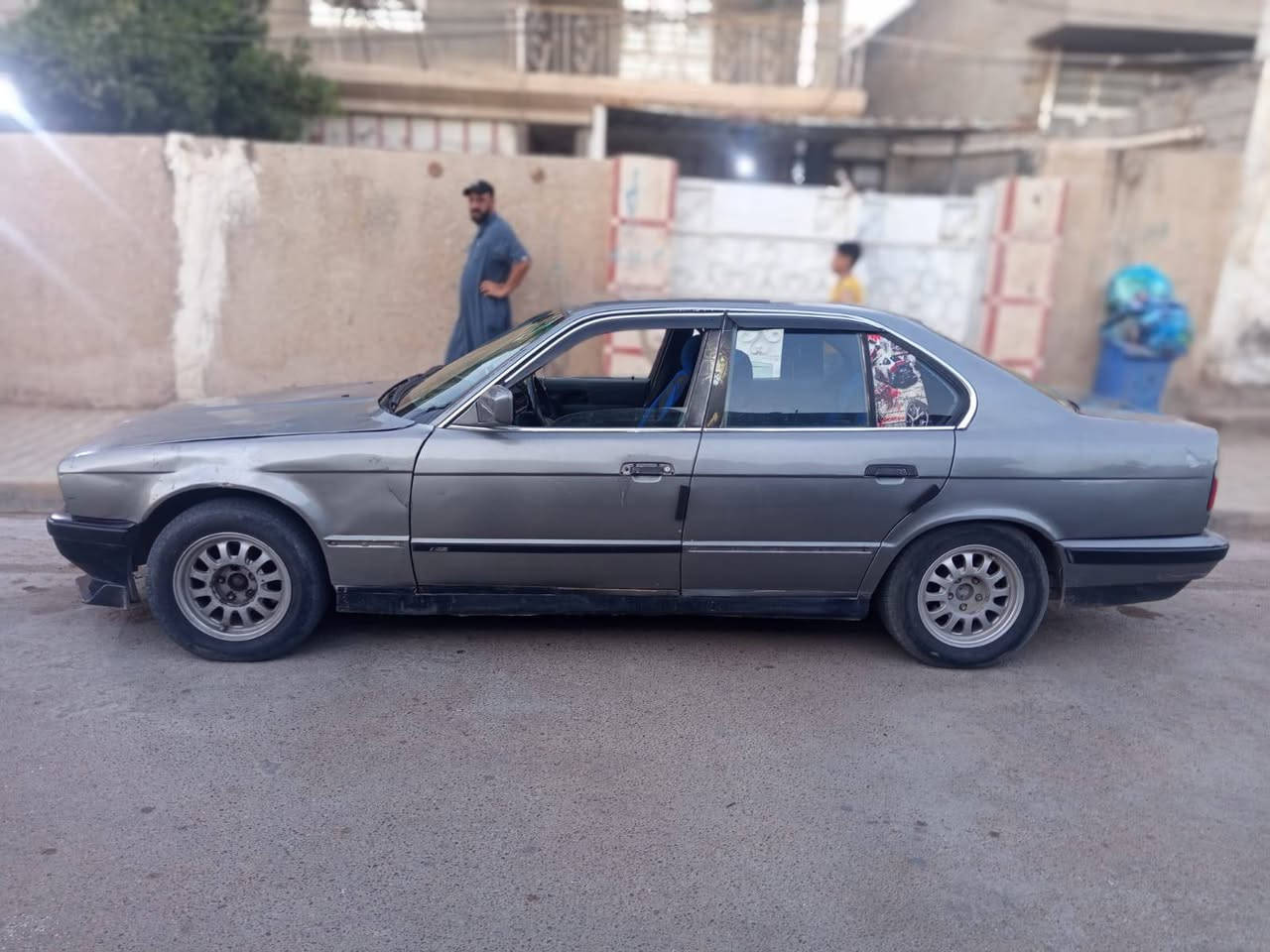 للبيع بي ام دبليو 525
رقم ديالى جاهزة السيارة نقص فقط تبريد 
مكينة فيفيتي ثنين ونص ترايك للبصرة  
ب،25ورقة
مكان بغداد 
***********

