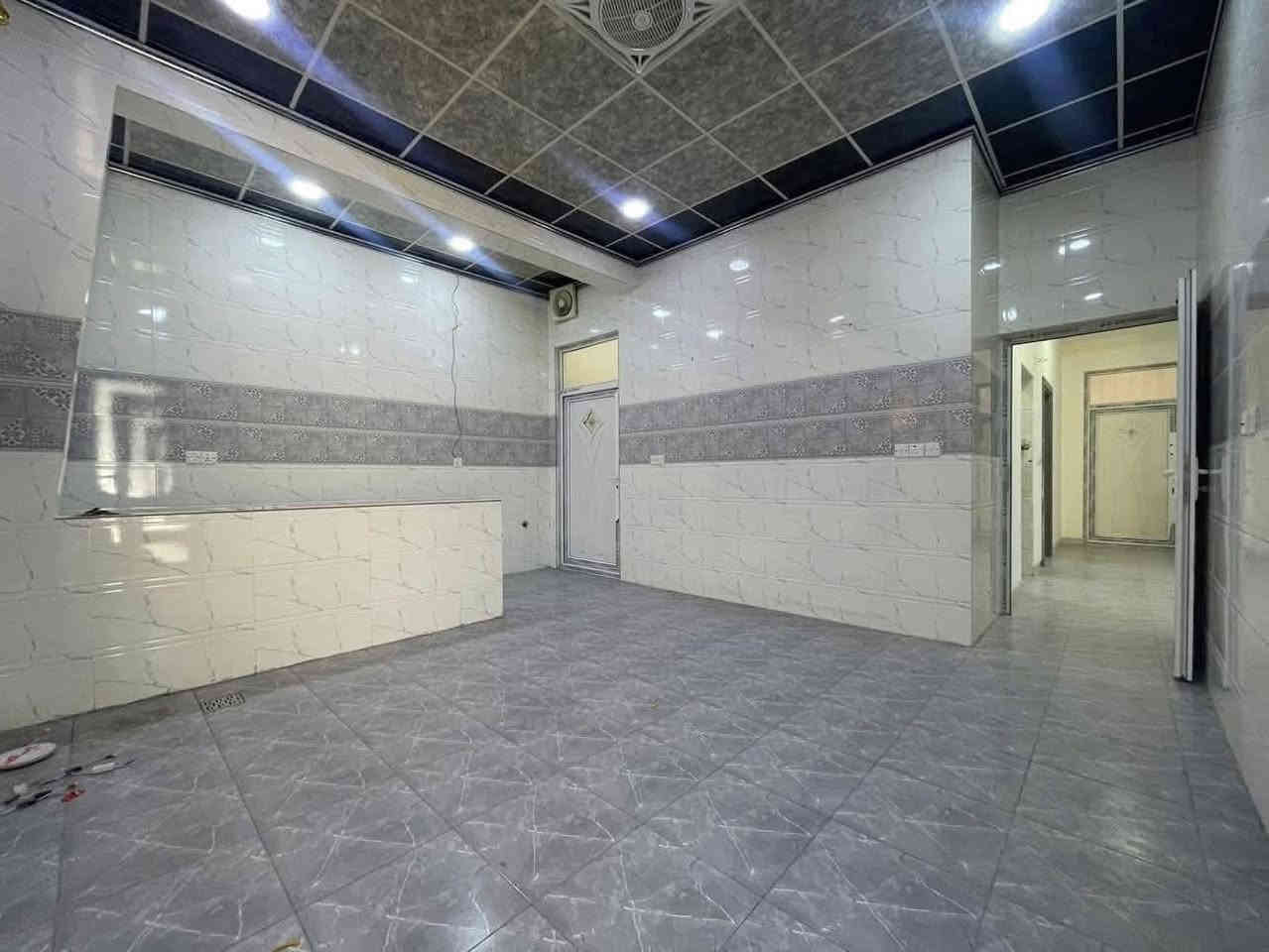 ⚜️مكتب البلديات للعقار⚜️
للبيع دار استثماري سكني سند طابو في حي التحرير 
مقابل جامع آل البيت ، سنة البناء ٢٠٢٣ على شارع ١٢ متر
يبعد عن الشارع العام السايدين ١٠٠ متر
المساحة ١٥٠م الواجهة ١٠م ( سند مستقل ) بأسم الشرعي
يتكون من دار طابق أرض + شقتين بالطابق الثاني
مأجر بالكامل ، وارد مليون دينار شهرياً
السعر ١٨٥ مليون
للإستفسار الإتصال☎️ *********** ☎️ ***********
عنوان المكتب / الموصل حي المشراق فرع مطعم طماطة2
