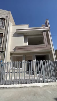 100 متر للبيع واجهة 6.66 ونزال 15  يحتوى على 4 غرف نوم سويت  واستقال و...