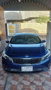 كيا فورتي ٢٠١٧ وارد امريكي للبيع ماشيه ٦٥ ميل بدون حادث  السياره نظيفه...