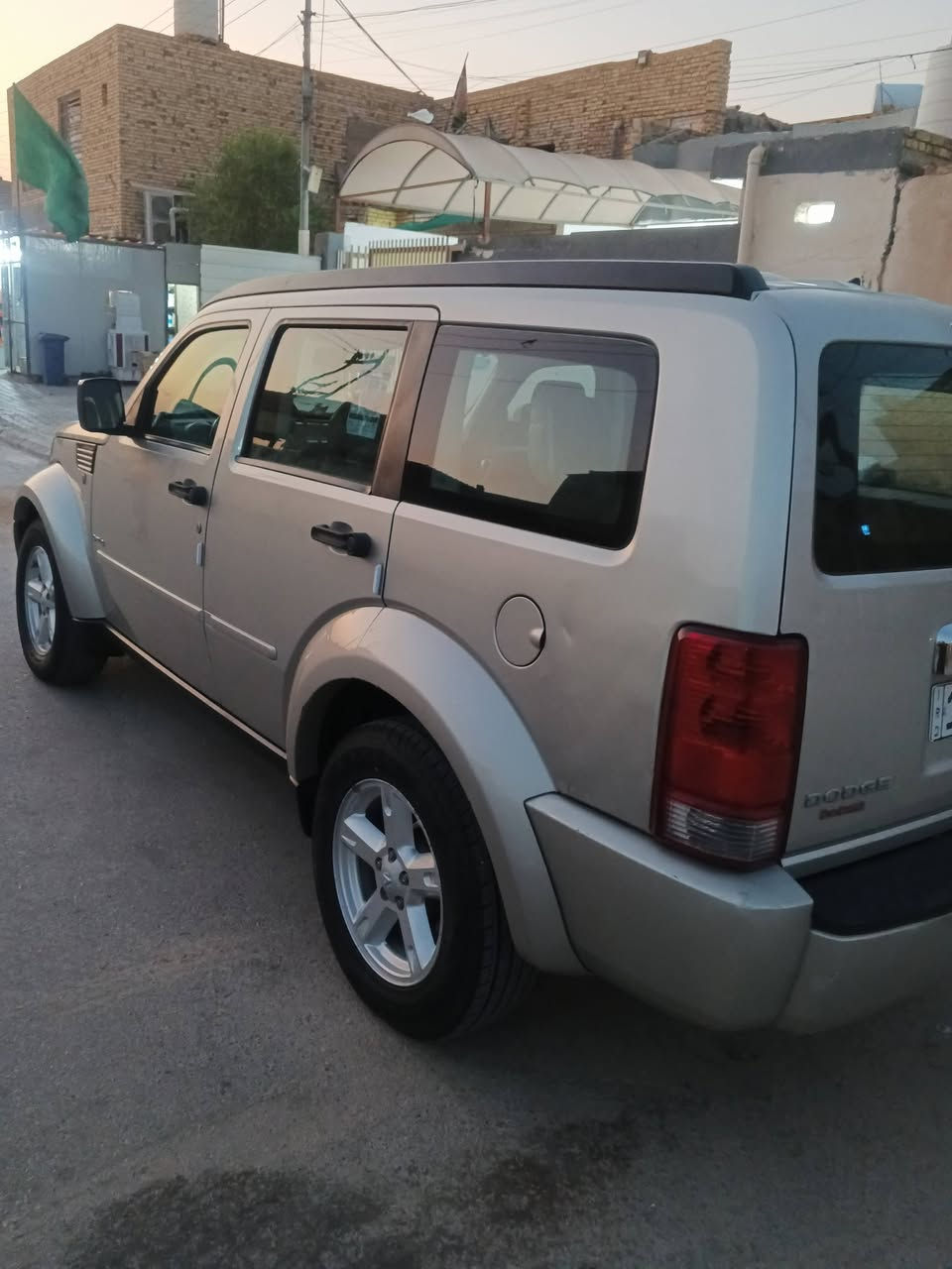 السلام عليكم مرخصة صاحب الكروب
السعر 105 دوج نترو موديل 2009 امريكي بدون حادث تفاصيل السياره محرك وگير  جدد مال حاويه وارد امريكي جدد قبل اشهر مبدلهن اكسل جديد كهربائيات بلاديه بدون جطلات باقي على بلاد منظومة زنون عالي ناصي كهربائيات كلها شغاله كلوب سيرفس طافي منظومة تبريد جديده تبريدها بارد قطعه وحده كشر البدي مكفول من الضربه والصبغ ماعده بارد كلش قليل بالجاملغ الخلفي واضح بالصوره جاي بيها جراد قليل بالقماره واضح بالصوره اذكر التفاصيل كلها حته من تجي وتشوف اكون وياك صريح تخم تاير جديد حداده 90٪منظومة بانزين جديده تخم نوزل عبوه فلتر بيها فتحه اسفل الكشن تبديل الفيتم بيها نواقص قليله شريط استيرن عاطل والجامه الخلفيه السيم مقطوع بيها تخم رولات وقايش قبل يومين مبدلهن سلف جديد بيها جك رفع لاندكروز  سياره ماشيه 155لف حقيقي سنويه وهزه جديده بسمي رقم انكليزي لحد شهر 12/2030 مكان السياره محافظة ميسان مركز المدينه وهذا رقمي *********** رجا اقرا التفاصيل وخابرني وشكراً
