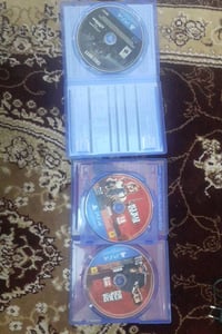 بلي فور سليم نضيف ما مفتوح مع مبرد و ups و ثلاث يدات اثنين اصليات وحده...