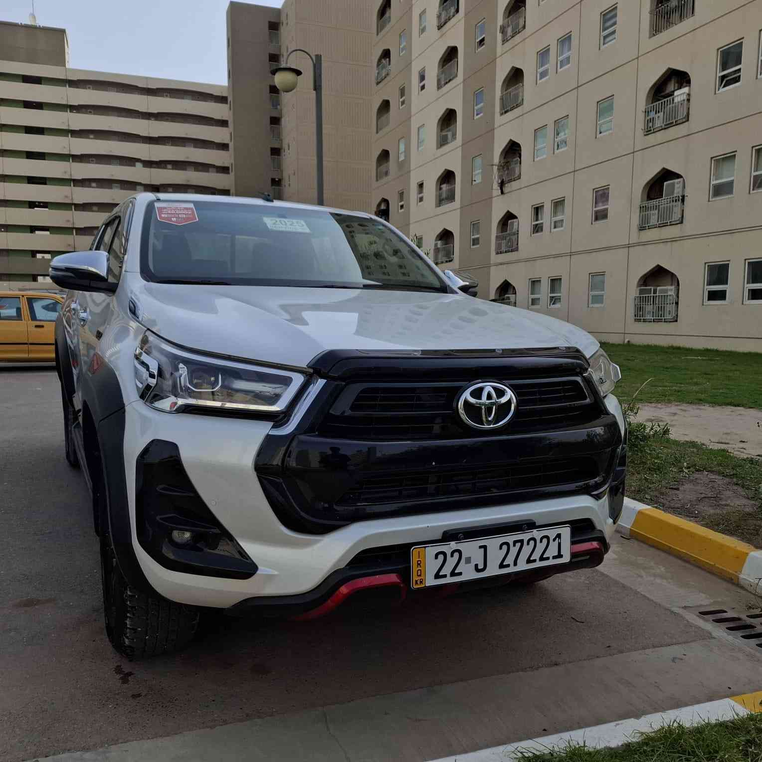 السلام عليكم
للبيـع تيوتا هايلوكس 6 سلندر محرك 4000 
موديل 2025 ماشية 35 الف كم 
كفالة عامة من الشخط 
سعر البيع 415 ورقة هاتف ***********
