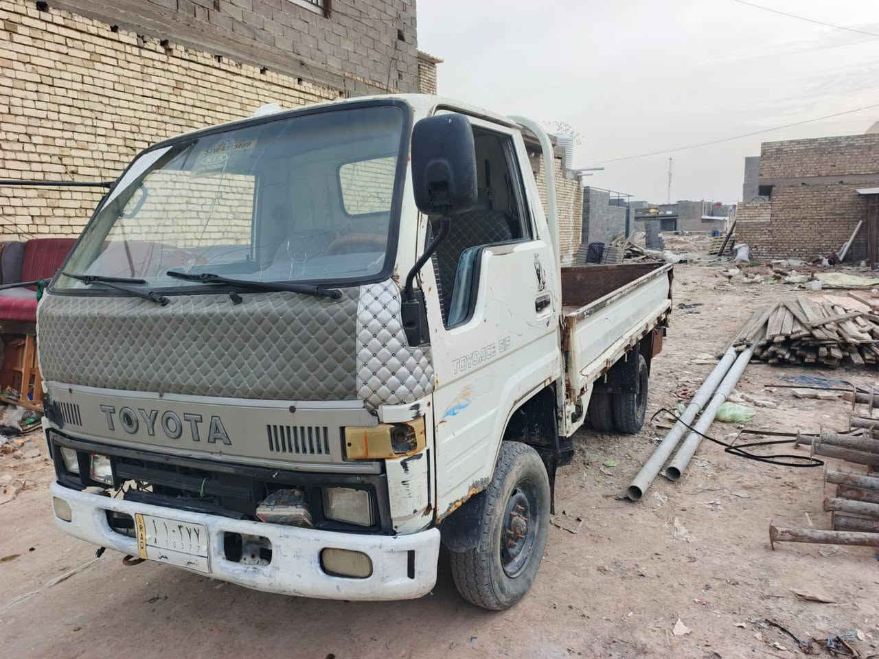 السلام عليكم تيوتا حمل مكانها بغداد موديل 93 رقم المثنى راعيها موجود تريد تحويل ثاني يوم رايدها 28 ورقة للاستفسار ***********
