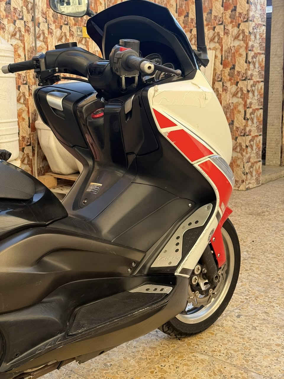 تي ماكس خمسينيه
اصل وايت ماكس
دشبول ابيض 
صالنصه اصليه 
لايتات زنون 
دراجه مكفوله  
مكان بغداد الحسينيه 

رقم***********
