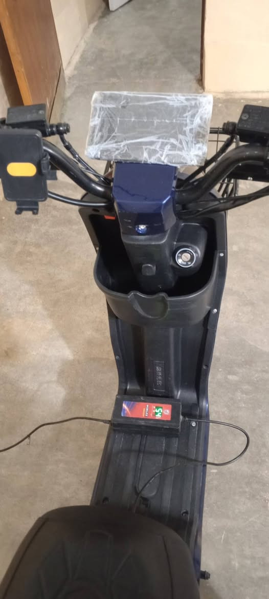 السلام عليكم موطور شحن R9 ما بيه اي نقص وجاهز بطاريات وينلي الاصلي 22 الباب الاول السعر 525 وبيه مجال ويرهم مراوس بموطور بانزين نضيف للاستفسار ***********خاص مغلق
