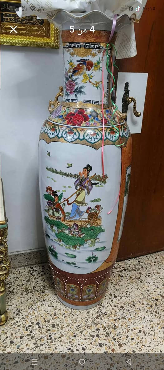 فازه خزفيه ارتفاع متر وعشرين نقش بارز ضخمه الوان مميزه فيها جزء من يده جانبيه مكسوره لا توثر عليها ابدا بسعر ١٧٥


**إذا كنت صاحب هذا الإعلان وتريد حذفه لأي سبب، رجاءا أرسل رسالة إلى الدعم الفني**