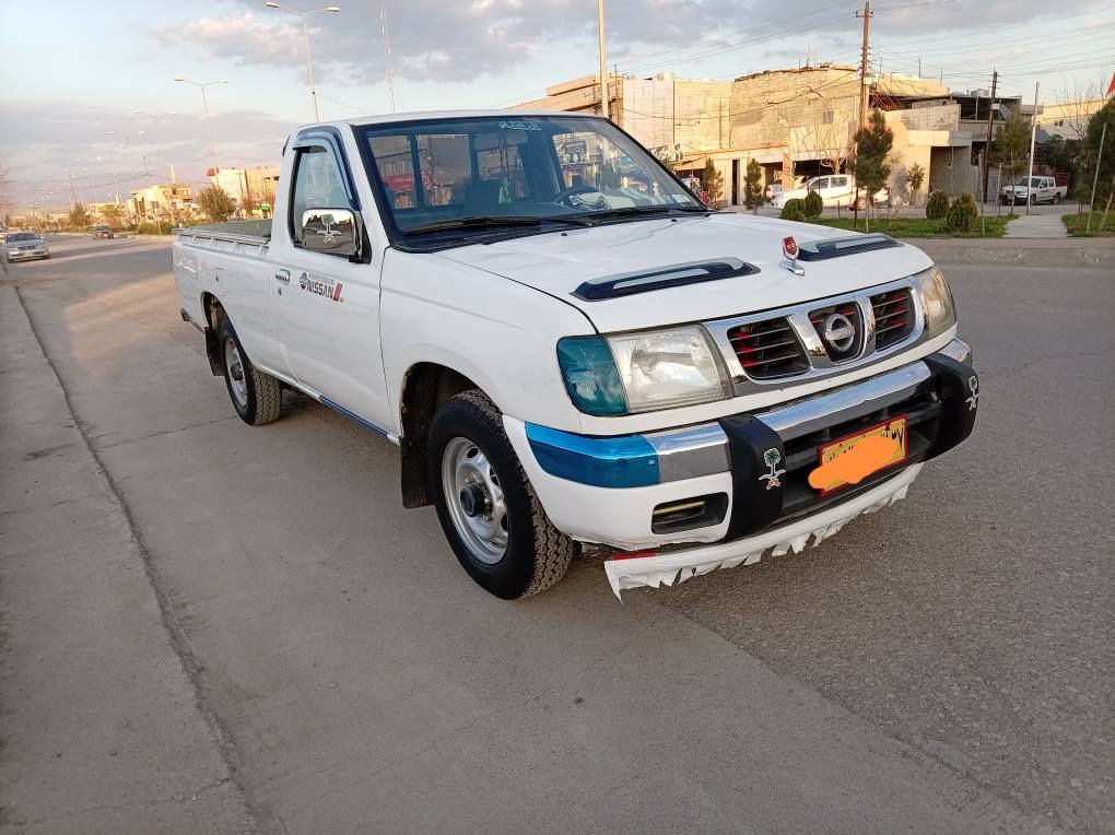 نیسان مۆدیل 2001ی کوێرئاڕمی پلاستیکی هە ولێر ئاڕموئە وە لیاتوخە رامە بە شە رت گێڕو مە کینە و ئە کسل بە شە رتی 10فیتە رهە موگییانی بە شە رت پێشی وە ک شە ریکە وایە سعری 76وە رە قە و تۆزێک مە عامە لە ئە گە رمشتە ری نیت سە رمان مە یە شێنە *********** دار بنديهكان, السليمانية
