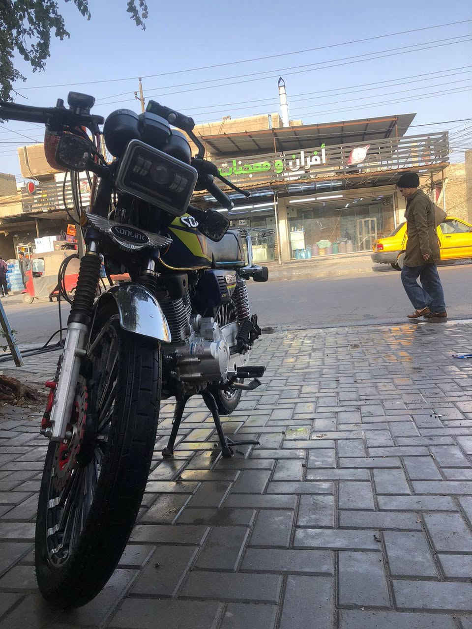 السلام عليكم سونك 2025 جديده محرك 200cc الدراجه مكفوله. نقصه دواسه مال رجل طكت وبس  نضيفه تجي تفحص وتطلع السعر 800 وبيه مجال  
العنوان تقاطع درويش 
للتصال ***********
***********
