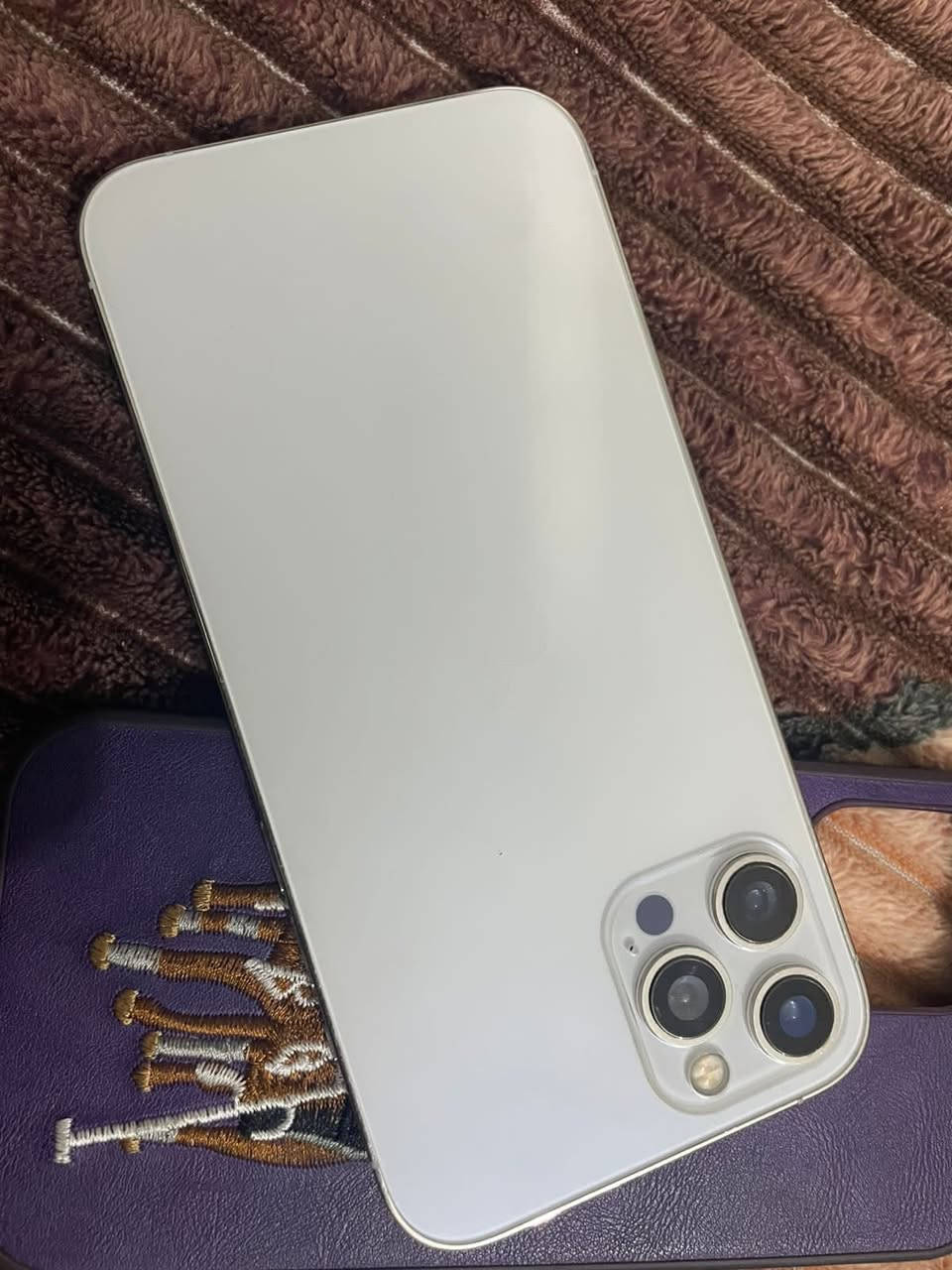 آيفون ١٢برو ماكس 
ذاكره ١٢٨
بطاريه ١٠٠
مبدل شاشه 
مبدل بطاريه 
فيس ايدي شغال 
تك سيم 
السعر ٣٠٠الف 
واتساب ***********
