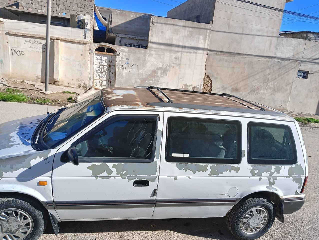 السلام عليكم 
سيارة كلايزر موديل 92 محرك دوج اصلي و كير شرط  سيارة حلوه ونضيفه بس الصبغ مكشط رقم نينوئ مسطره السعر 38 
مكاني موصل    ***********
