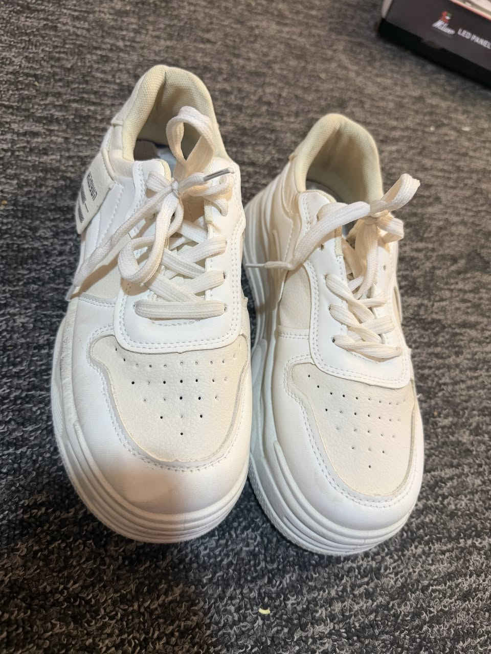 أحذية سنيكرز (Sneakers) نسائية موديل حديث ونظافة
القياس ٣٩ او ٤٠
السعر ٨


**إذا كنت صاحب هذا الإعلان وتريد حذفه لأي سبب، رجاءا أرسل رسالة إلى الدعم الفني**