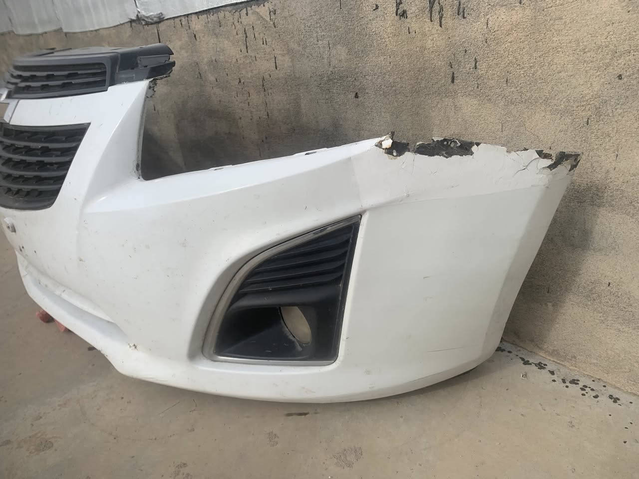 دعاميه اماميه كروز ٢٠١٣ الشبابيك و البروجكترات ما مكسورات بس الدعاميه بيها كسر بالاذانات 
سعرها ٣٠ الف
مكانها السليمانيه
***********
