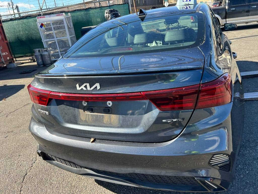 السلام عليكم كيا Forte Gt line
فول مواصفات وارد امريكي
مكينة 2000 
فتحة
بصمة
 تحكم ستيرن
شاشة تحكم
كشنات رياضية Gt line
حساسات امامي خلفي
كاميرا خلفية
الحادث موضح بالصورة
مكانهه بغداد بغداد الجديدة السعر
 145$ والشراي بخدمته
للاستفسار الاتصال
***********
