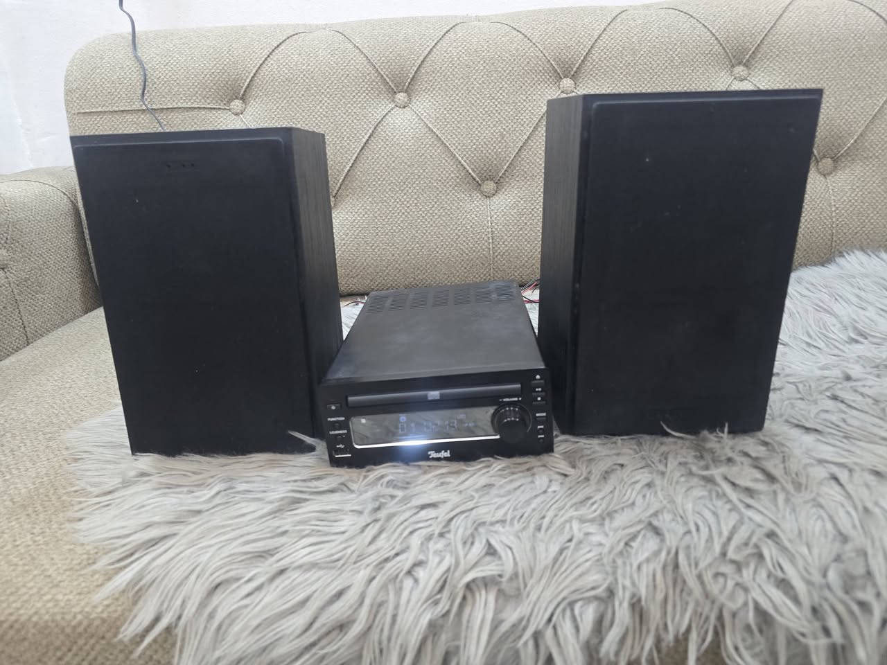 جهاز مضخم صوت اوربي مشغل سيدي. بلوتوث. افلاش.  راديو اف ام. اوكس  مع سماعات. وريمونت. اصلي ومحوله اصلي  شغال. السعر. بلاش.  65 الف   مكاني. سماوه. صوت. جدا. عالي. حركات صوت تحكم. ريمونت. مكاني سماوه ***********
