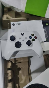 متوفر اكس بوكس سيريس اس ذاكرة512 اصدار 23 كامل ملحقات الجهاز السعر الن...