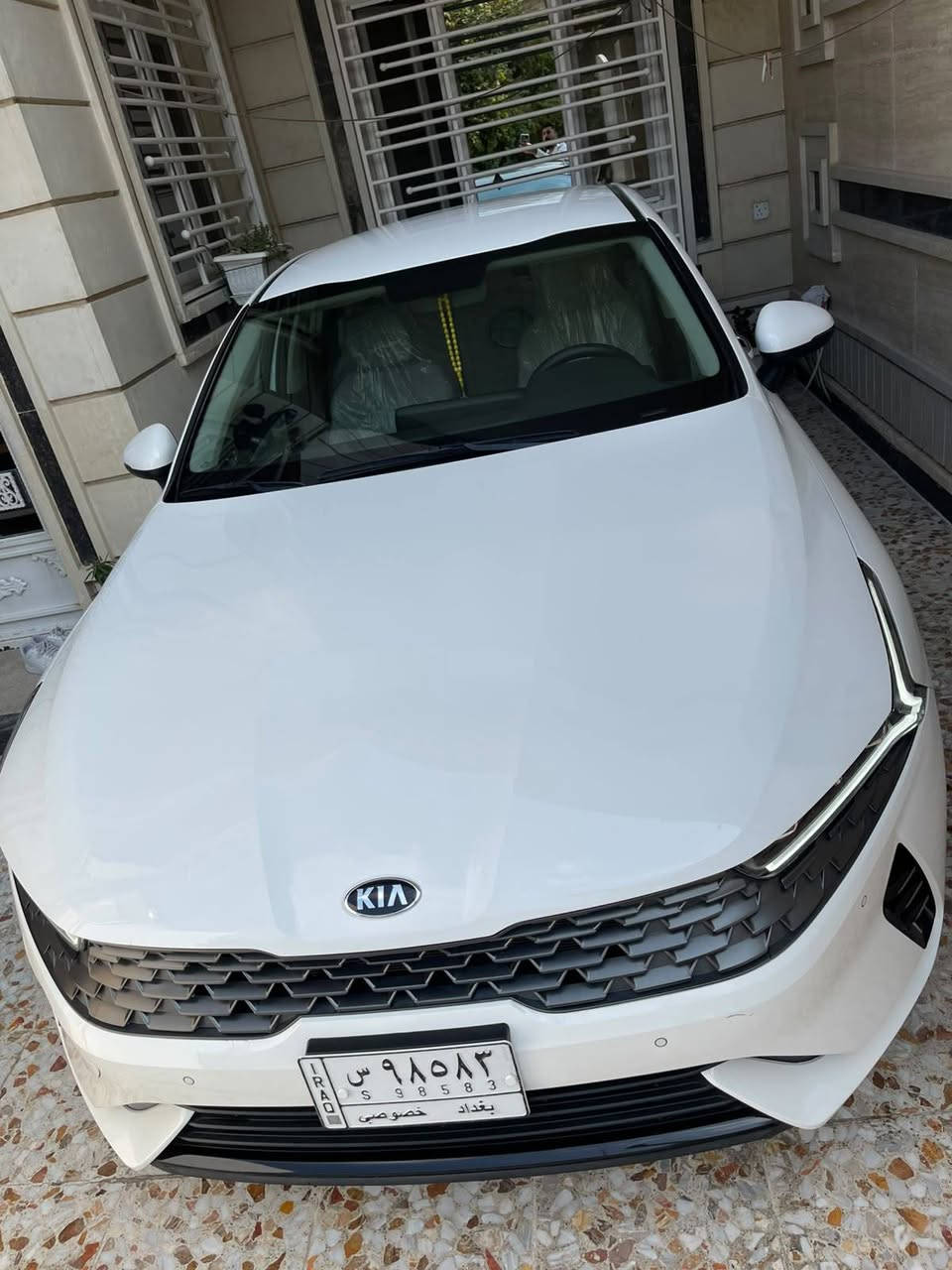 K5
السلام عليكم K.5 موديل 2021 بغداد 
ماشيه km  56900
خليجي السياره 
نص فول 
ويل كبير 
كل الصيانات داخل شركة كيا الدوليه . سياره جديده بمعنى الكلمه . بيهه طخه بالبنيد على كد ٥ أصابع.  ومصلحه تصليح درجه اولى وموضحه بالصوره . السعر ١٨٥ ورقه وبيهه مجال بسيط . للاستفسار ***********
