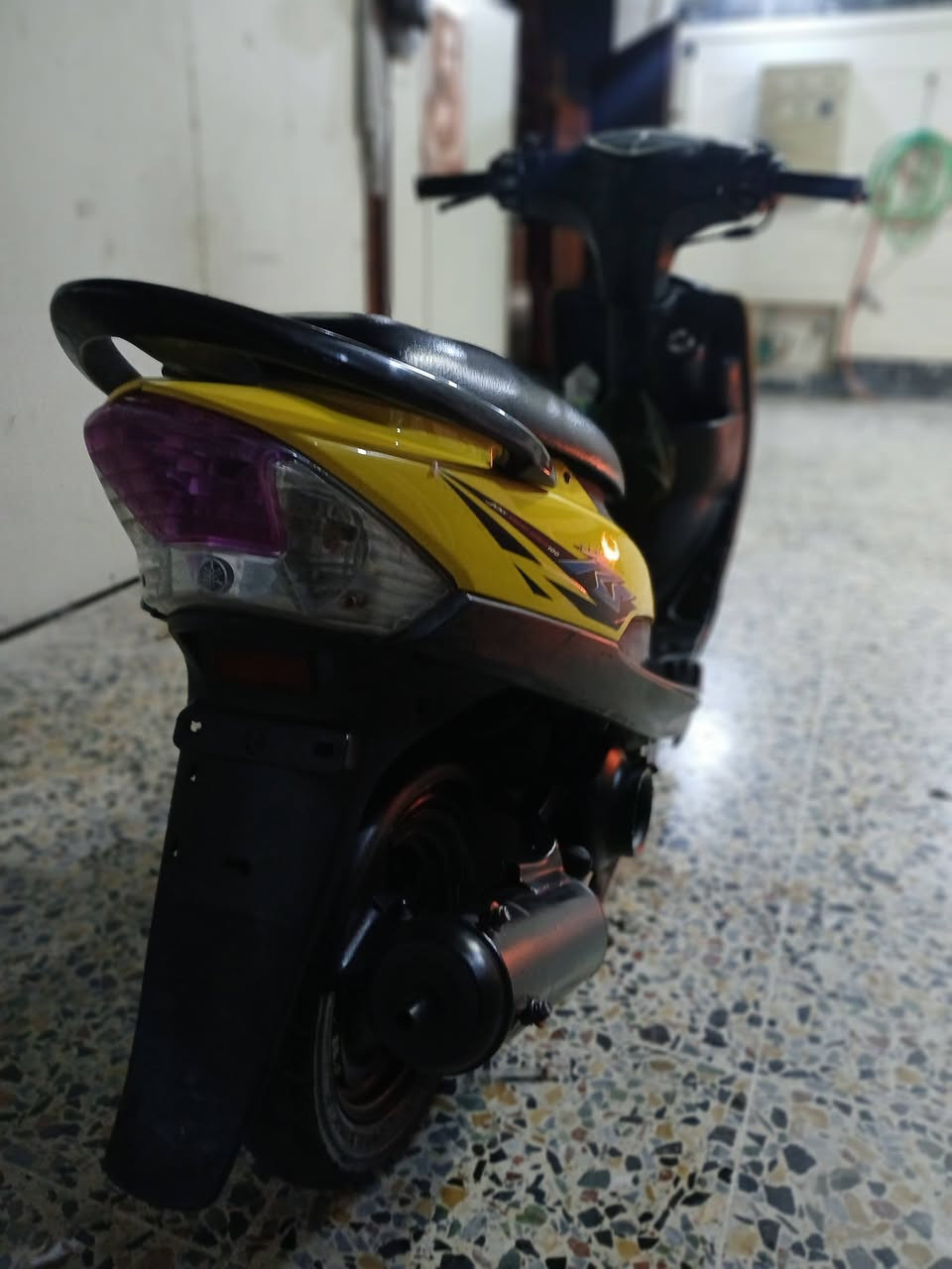 سلام عليكم دراجه ماكس عدله للبيع دراجه حيل نظيفه مكفوله كفاله عامه سرعته 120 عداد سرعه شغال الدراجه صار ٣ أشهر منزلهة رمبه وأوراق كامله والدراجه بيهة كمرك وتترقم وانتو تعرفون الدراجه الي بيهة كمرك غاليه حيل والسعر خيالي للإستفسار عبر الرقم ***********
