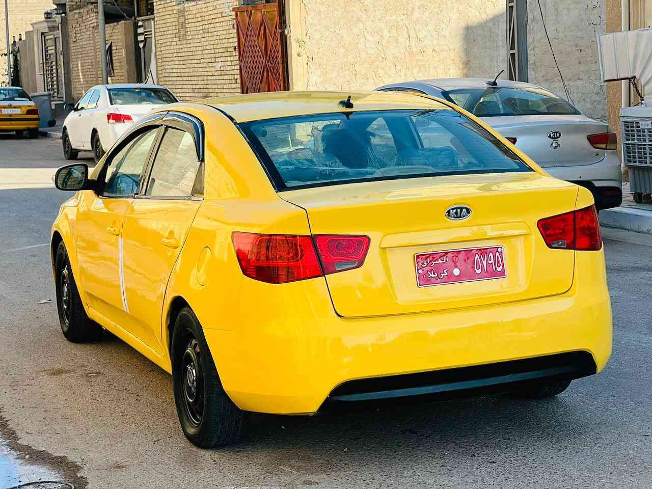 سلام عليكم للبيع كيا فورتي موديل 2010 وارد امريكا حادث السياره جاملغ امامي بدون داخل وباب خلفي مكينه2000 دوش كير حداديه جديده مصفره هيه وغرامات السعر 75 للستفسار أكثر الاتصال على رقم *********** مكان السياره كربلاء
