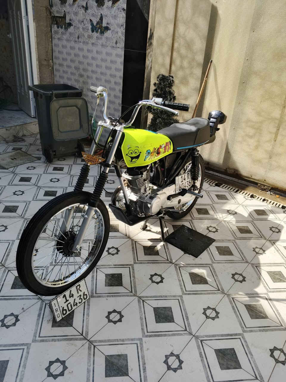 سلام عليكم دراجه رقم وسنويه للبيع دراجه نضيفه شوفت عينك مكينه خير من الله دراجه ما عوزه شي مرتبه ع اخر حبه سنويه ل30 مكاني بصره تنومه *********** لمو شراي لا يراسل.
