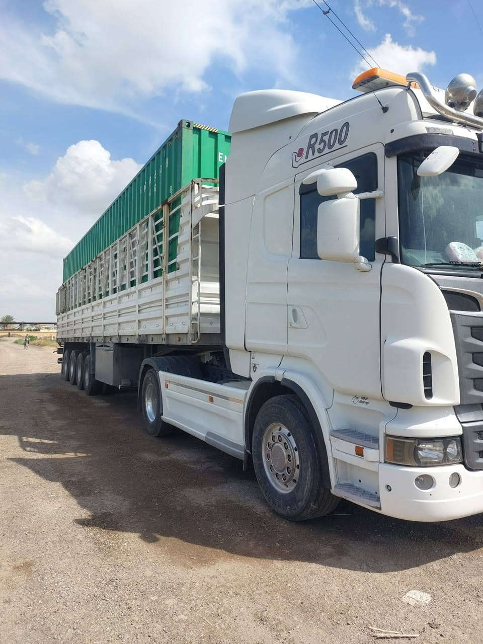 السلام عليكم سكانيا موديل 2011 محرك 500ثمانيه 
كير 3في3 ال1000كفاله عامه تخم تاير تخم ويل كروم رقم اربيل رتايدر 5طكات تبريد ثلاجه قماره وسط دبل مناميه بسنويه صهريج للاستفسار ***********
