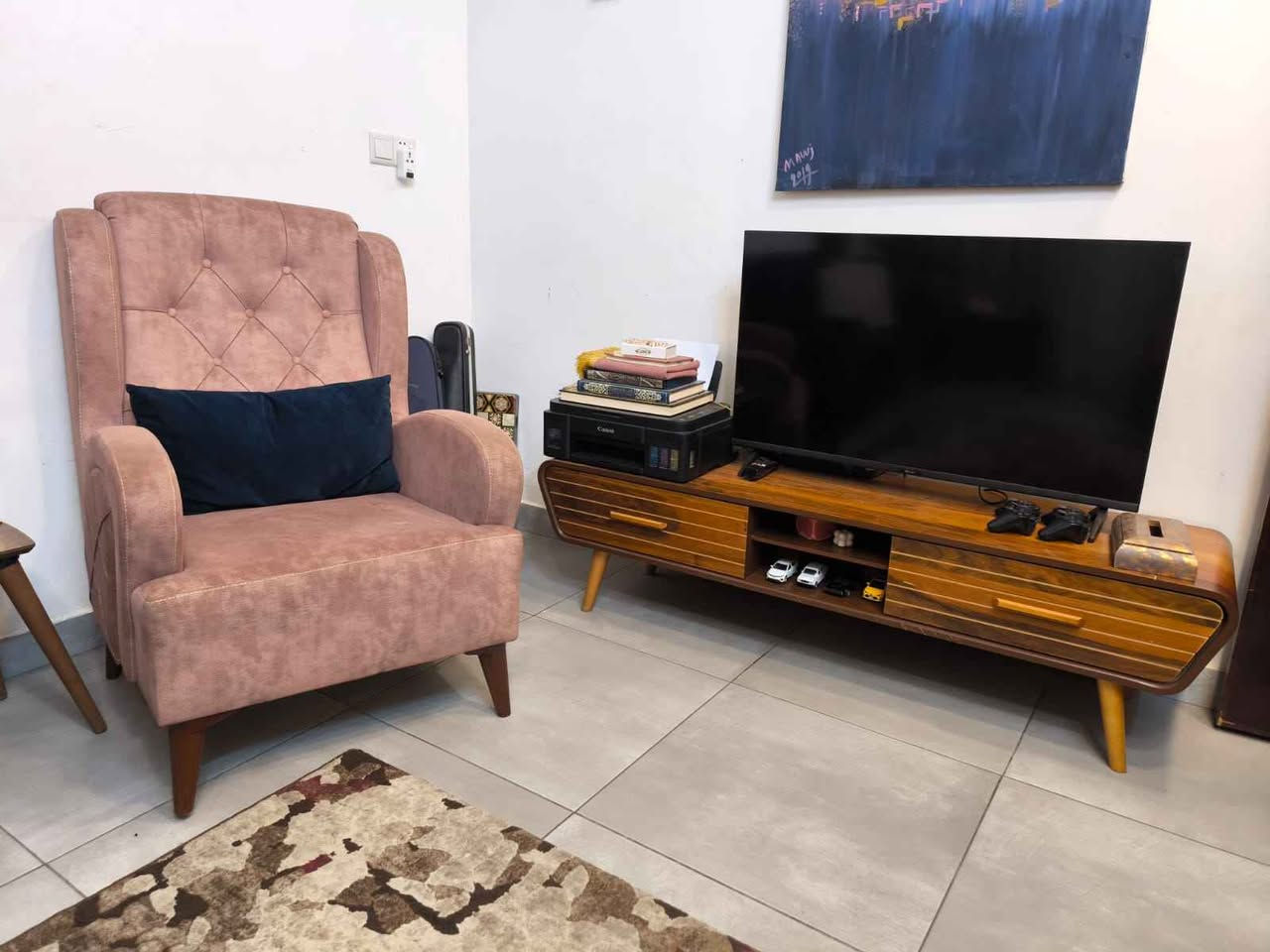 تخم قنفات ٨ مقاعد 
نظيف جدا استخدام قليل 
خشب طبيعي والفريم خشب زان
شغل عراقي درجة اولى 
قطعتين ثلاثية طول القنفة 200 سنتمتر والعمق 90 سم
وقطعتين مفردة 
مكان حي الجهاد مجاور مجمع النسيم 

*********** واتساب 
السعر ٦٥٠ الف بغداد, العراق
