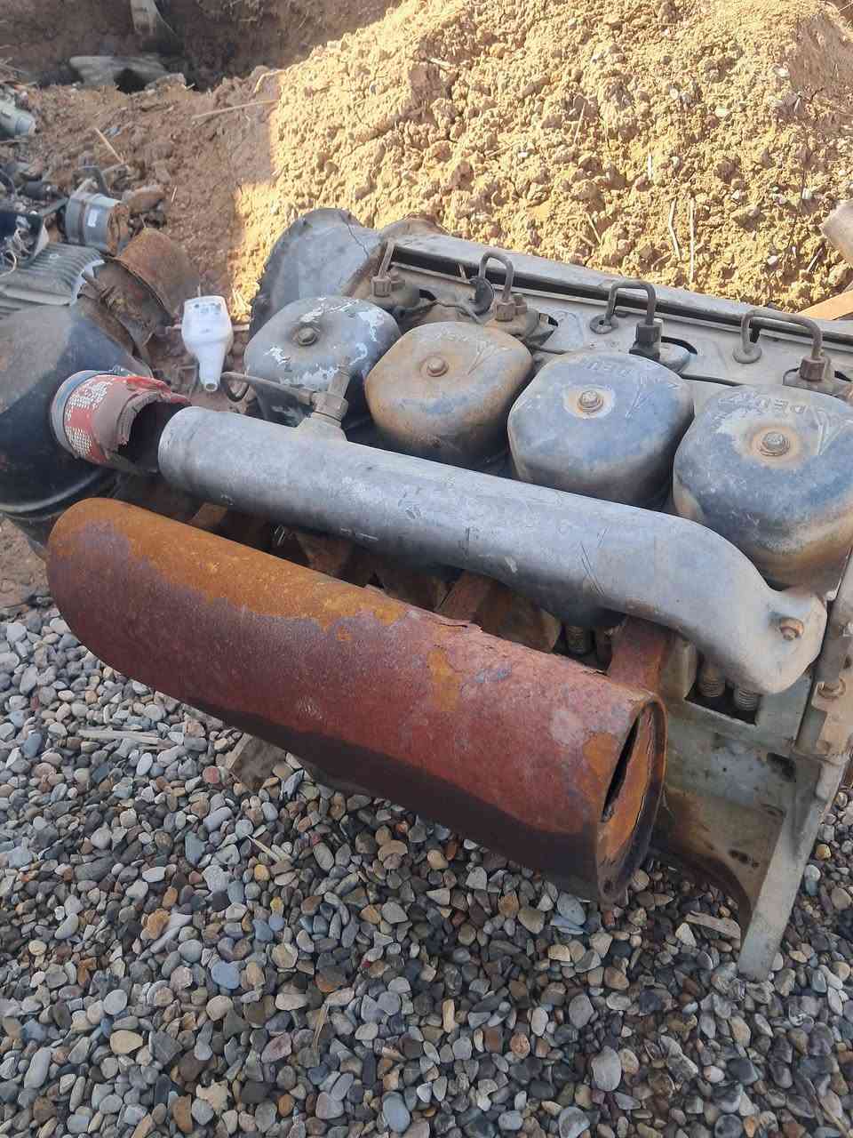 محرك دويز ٤سلندر رافس غراضة كاملة مابي نقص مكان ديالى ***********
